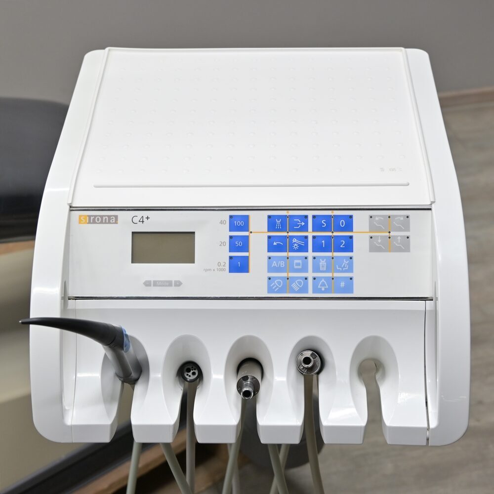 Sirona C4+ Behandlungseinheit mit Nassabsaugung, gebraucht und aufgearbeitet | 324999 Sirona C4+ Behandlungseinheit mit Nassabsaugung, gebraucht und aufgearbeitet | 324999