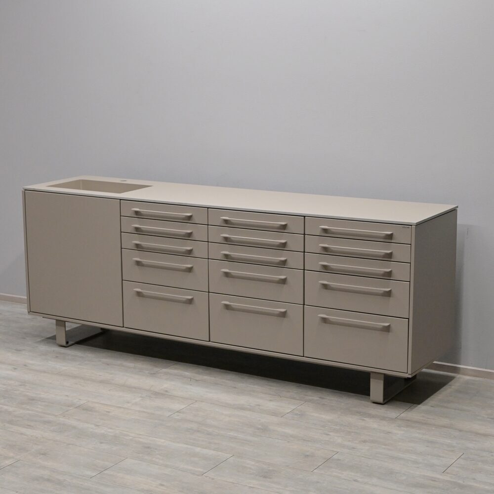 Edarredo E03 Monocolore comp 01 – 4er Behandlungszeile / Schrankzeile aus Stahl (Ausstellungsstück) | 325496 Edarredo E03 Monocolore comp 01 – 4er Behandlungszeile / Schrankzeile aus Stahl (Ausstellungsstück) | 325496