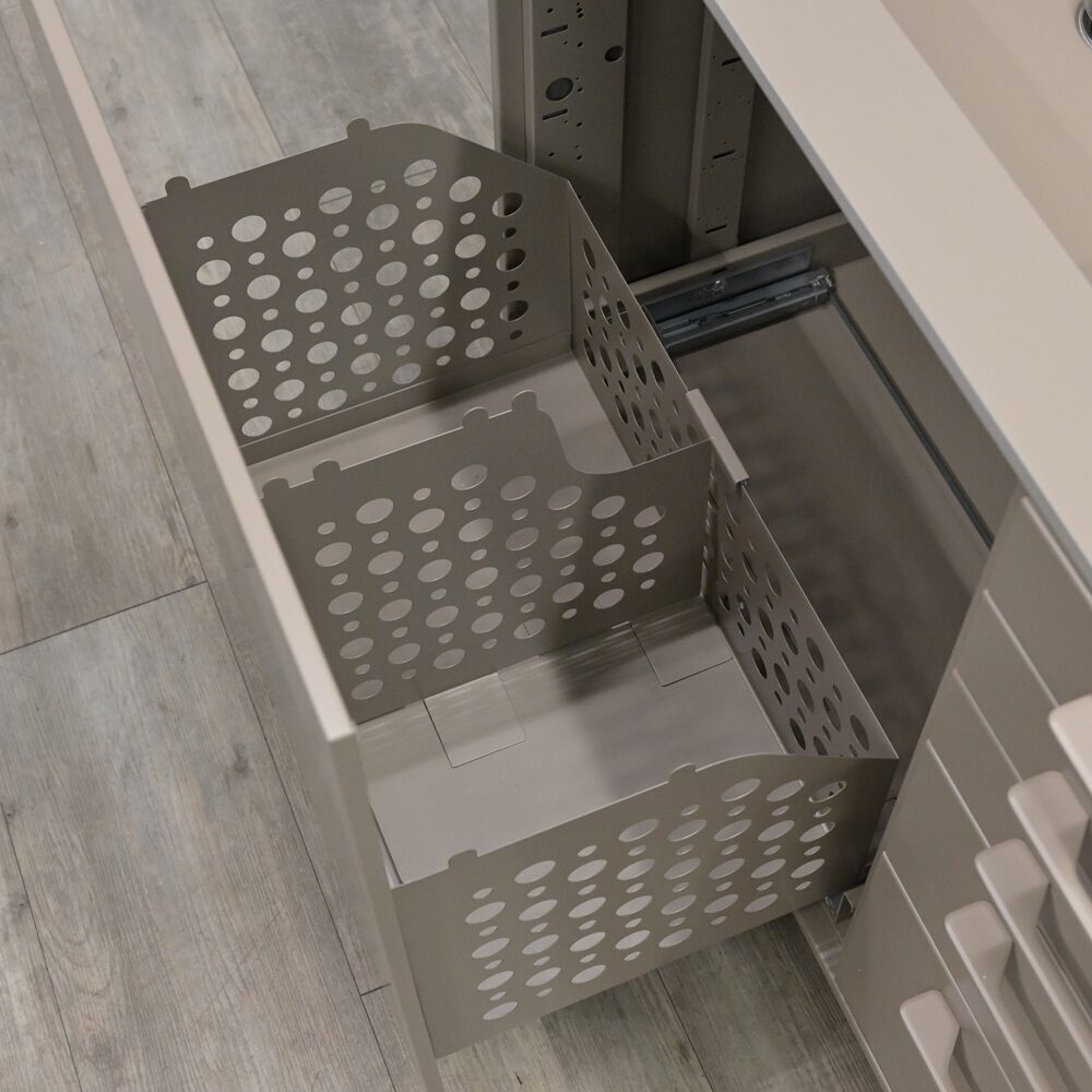Edarredo E03 Monocolore comp 01 – 4er Behandlungszeile / Schrankzeile aus Stahl (Ausstellungsstück) | 325499 Edarredo E03 Monocolore comp 01 – 4er Behandlungszeile / Schrankzeile aus Stahl (Ausstellungsstück) | 325499