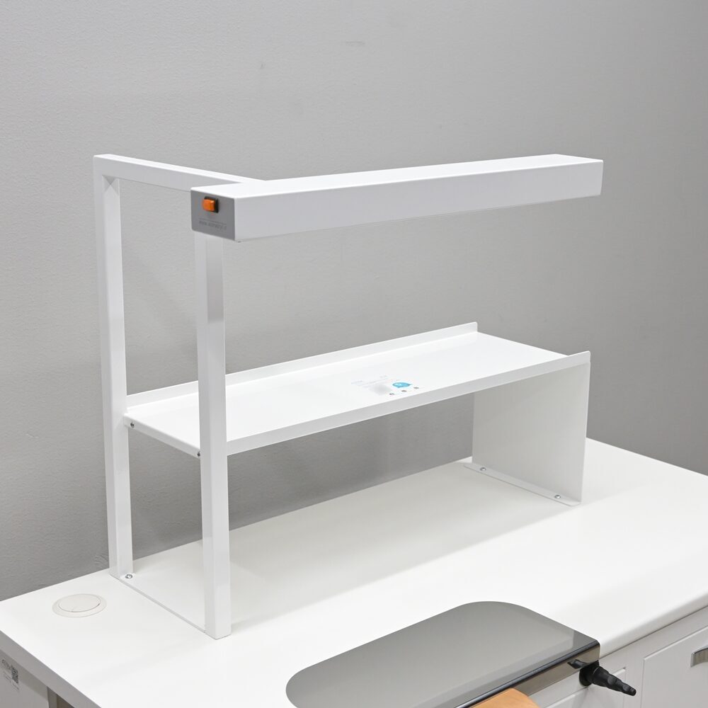 Astra Bench Dental Labortisch mit Beleuchtung & Absaugung , Ausstellungsstück | 325230 Astra Bench Dental Labortisch mit Beleuchtung & Absaugung , Ausstellungsstück | 325230