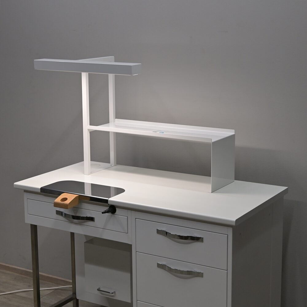 Astra Bench Dental Labortisch mit Beleuchtung & Absaugung , Ausstellungsstück | 325233 Astra Bench Dental Labortisch mit Beleuchtung & Absaugung , Ausstellungsstück | 325233