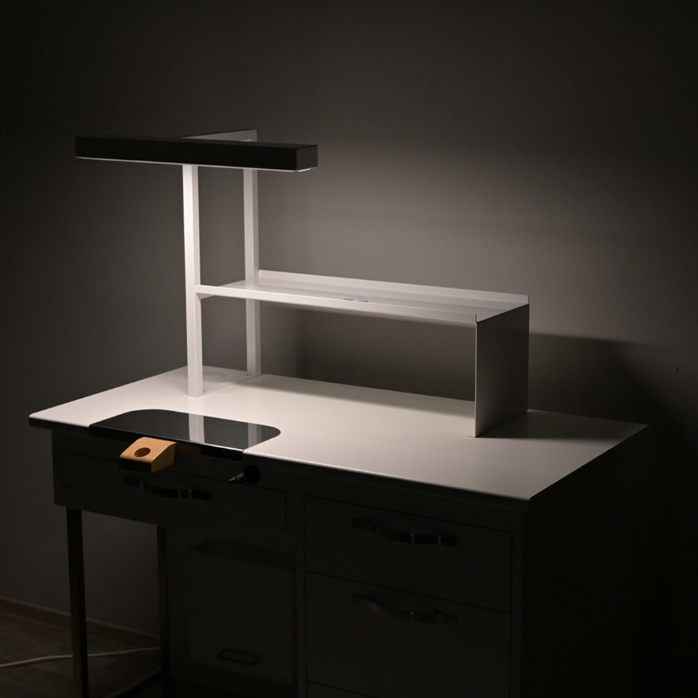 Astra Bench Dental Labortisch mit Beleuchtung & Absaugung , Ausstellungsstück | 325234 Astra Bench Dental Labortisch mit Beleuchtung & Absaugung , Ausstellungsstück | 325234