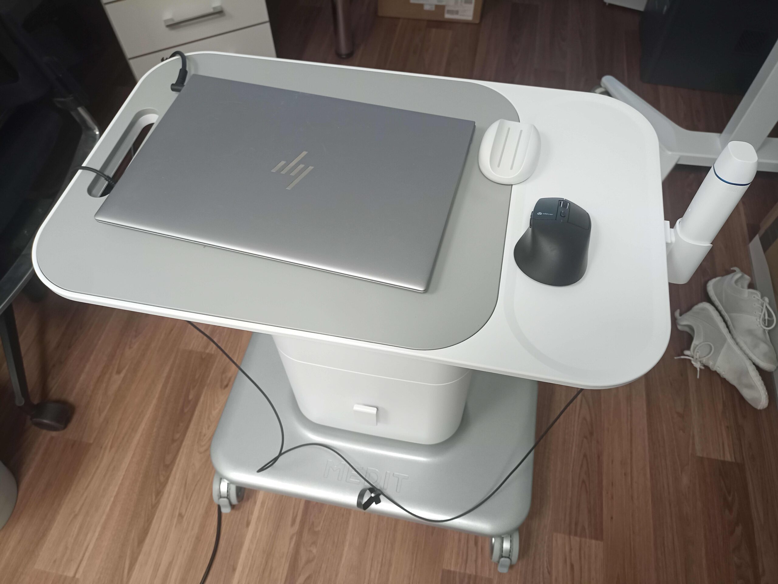Medit i900, wie neu, 12 000 Euro netto; mit Laptop und Cart: 15 700 Euro netto, Garantie | 324231 Medit i900, wie neu, 12 000 Euro netto; mit Laptop und Cart: 15 700 Euro netto, Garantie | 324231
