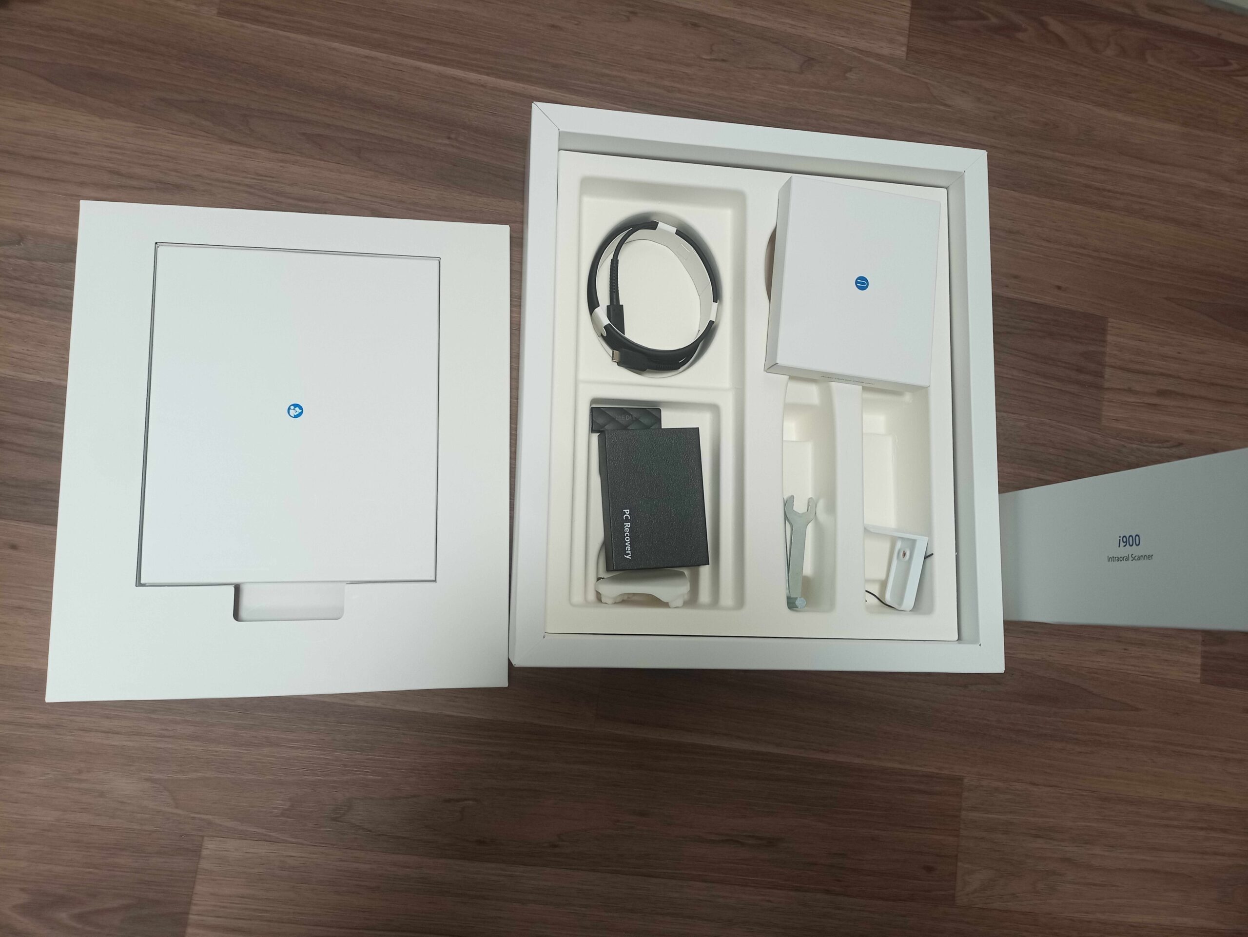 Medit i900, wie neu, 12 000 Euro netto; mit Laptop und Cart: 15 700 Euro netto, Garantie | 324232 Medit i900, wie neu, 12 000 Euro netto; mit Laptop und Cart: 15 700 Euro netto, Garantie | 324232