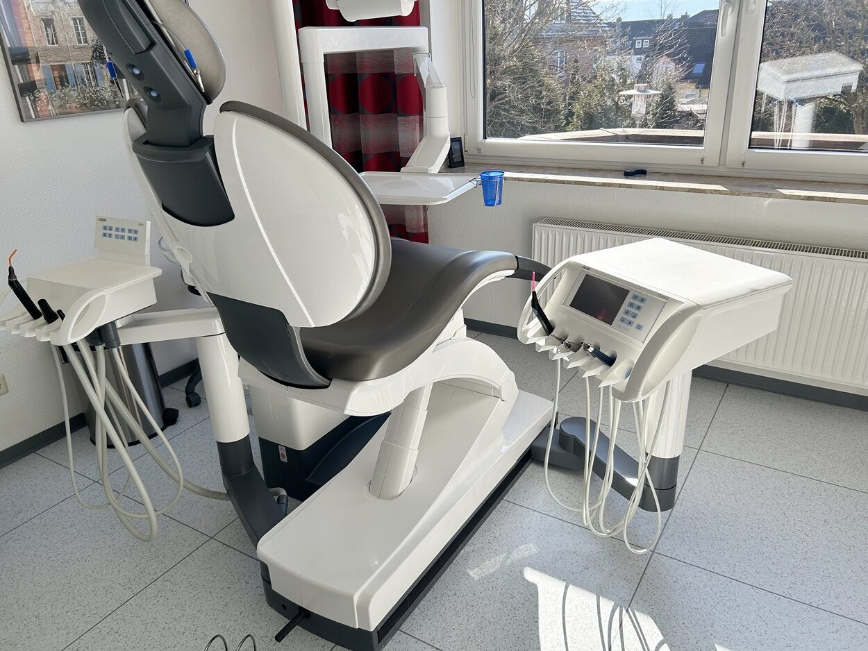Sirona TENEO Behandlungseinheit BJ 2015 Zahnarztstuhl | 324273 Sirona TENEO Behandlungseinheit BJ 2015 Zahnarztstuhl | 324273