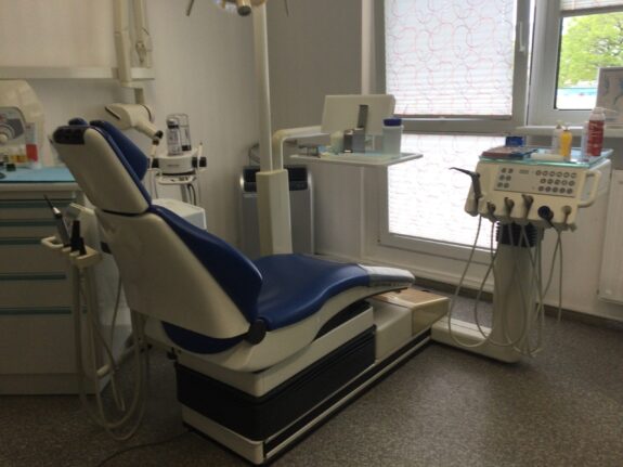 Verkauf einer zahnärztlichen Behandlungseinheit Sirona  M 1 mit Ultraschall-Handstück | 324740