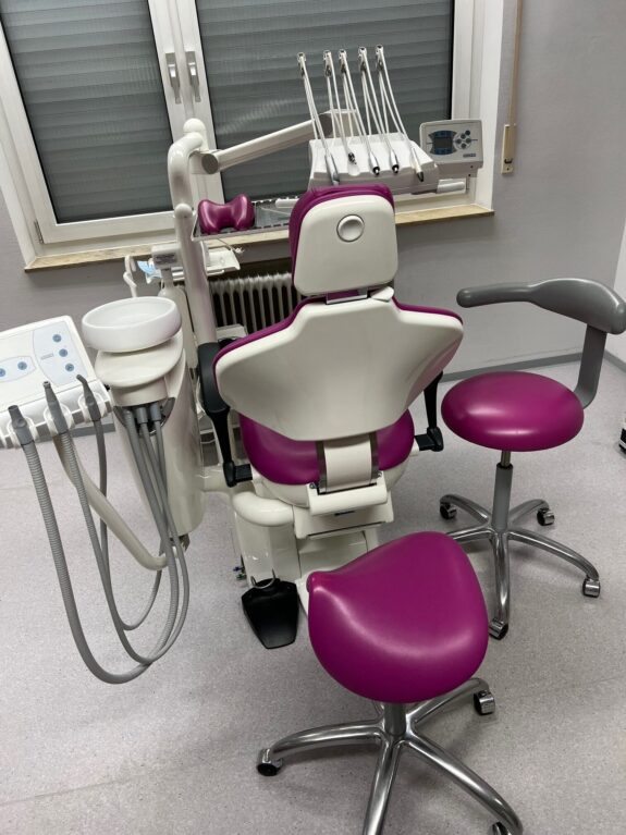 Ultradent U 1280 Zahnärztliche Behandlungseinheit | 324878