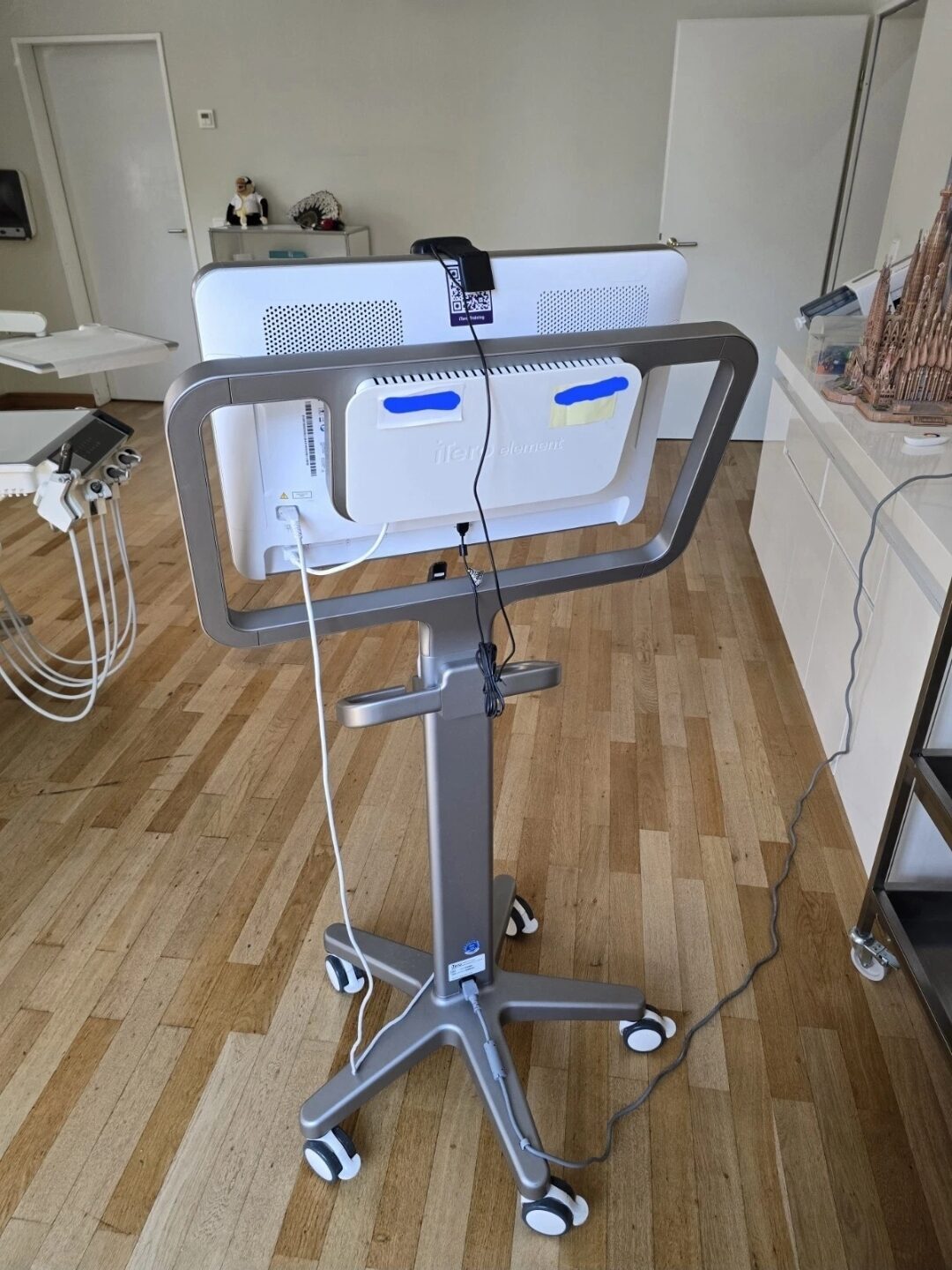 iTero Element 5D Scanner | 2021 | 5D Software | Aktiver Servicevertrag | 325898 iTero Element 5D Scanner | 2021 | 5D Software | Aktiver Servicevertrag | 325898
