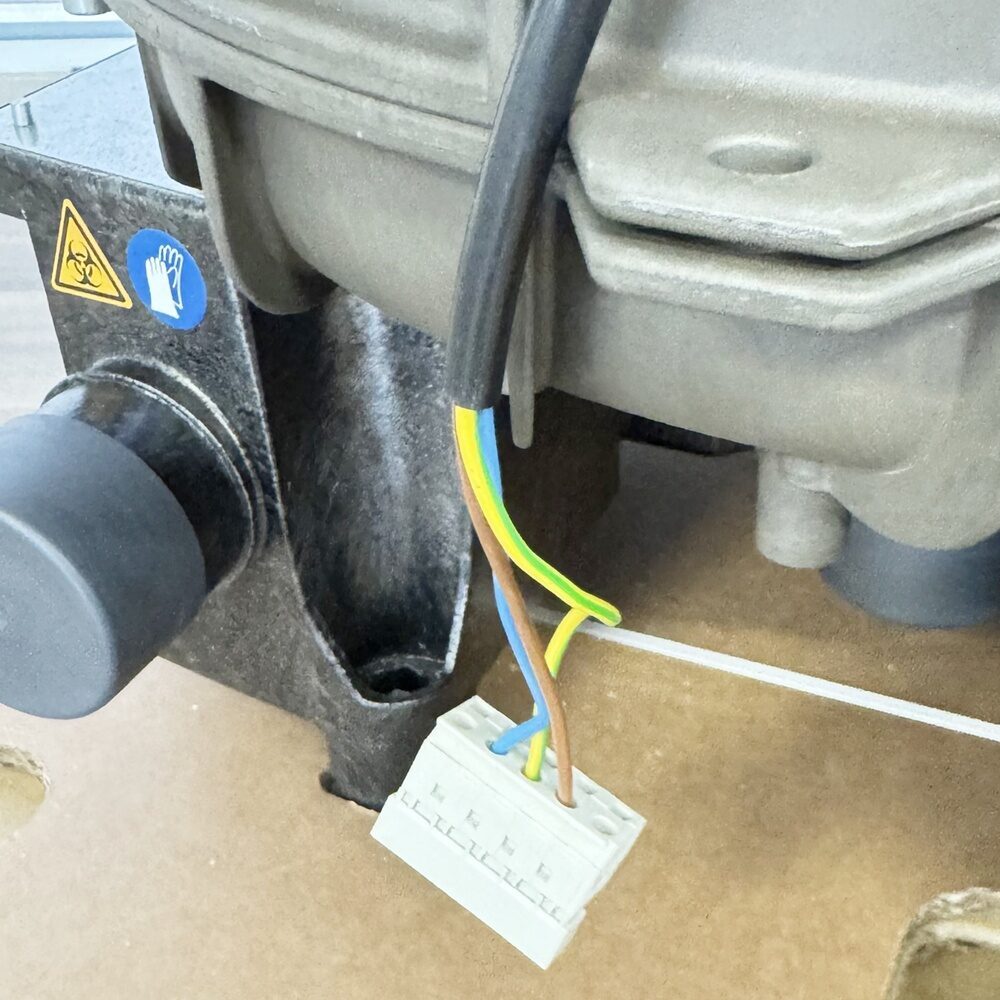 Dürr Dental V 900 Trockenabsaugung 230V neuwertiger Aussteller | 326402 Dürr Dental V 900 Trockenabsaugung 230V neuwertiger Aussteller | 326402