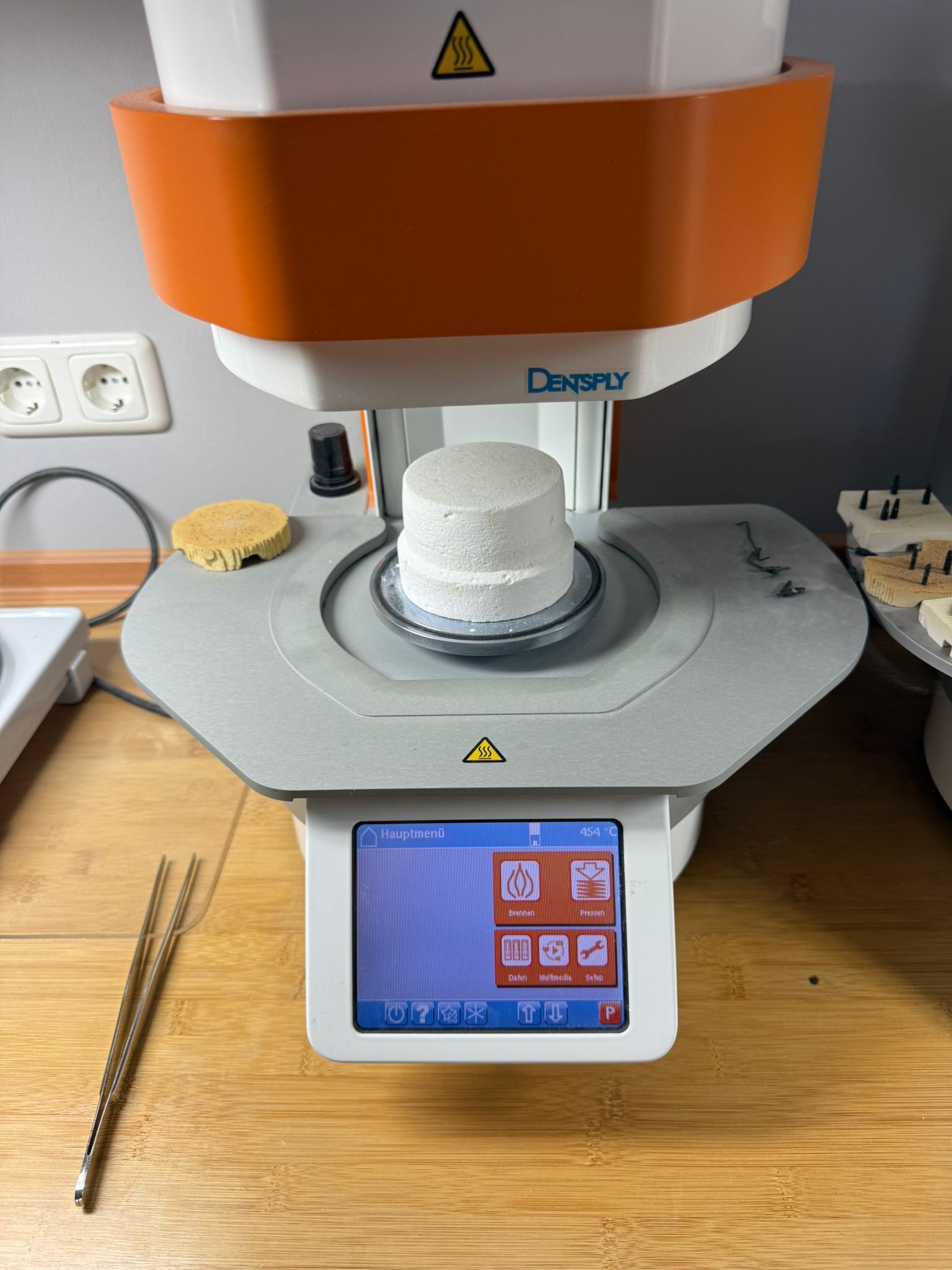 Dagu Dent Multimat NTX Press Keramikofen mit Pumpe, Zahntechnik DENTSPLY | 327955 Dagu Dent Multimat NTX Press Keramikofen mit Pumpe, Zahntechnik DENTSPLY | 327955