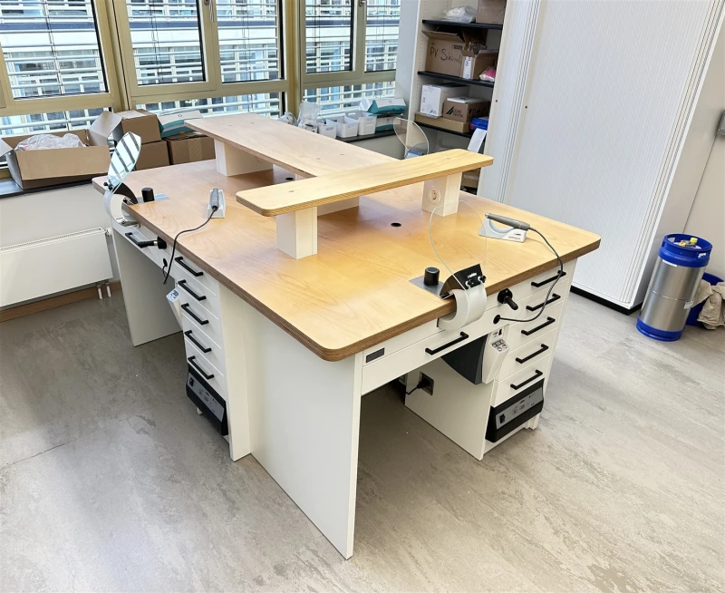 3er Arbeitsblock – Arbeitsplatz | 3 er Techniktisch | Arbeitsplatz für Zubler AT Absaugung | 327382 3er Arbeitsblock – Arbeitsplatz | 3 er Techniktisch | Arbeitsplatz für Zubler AT Absaugung | 327382