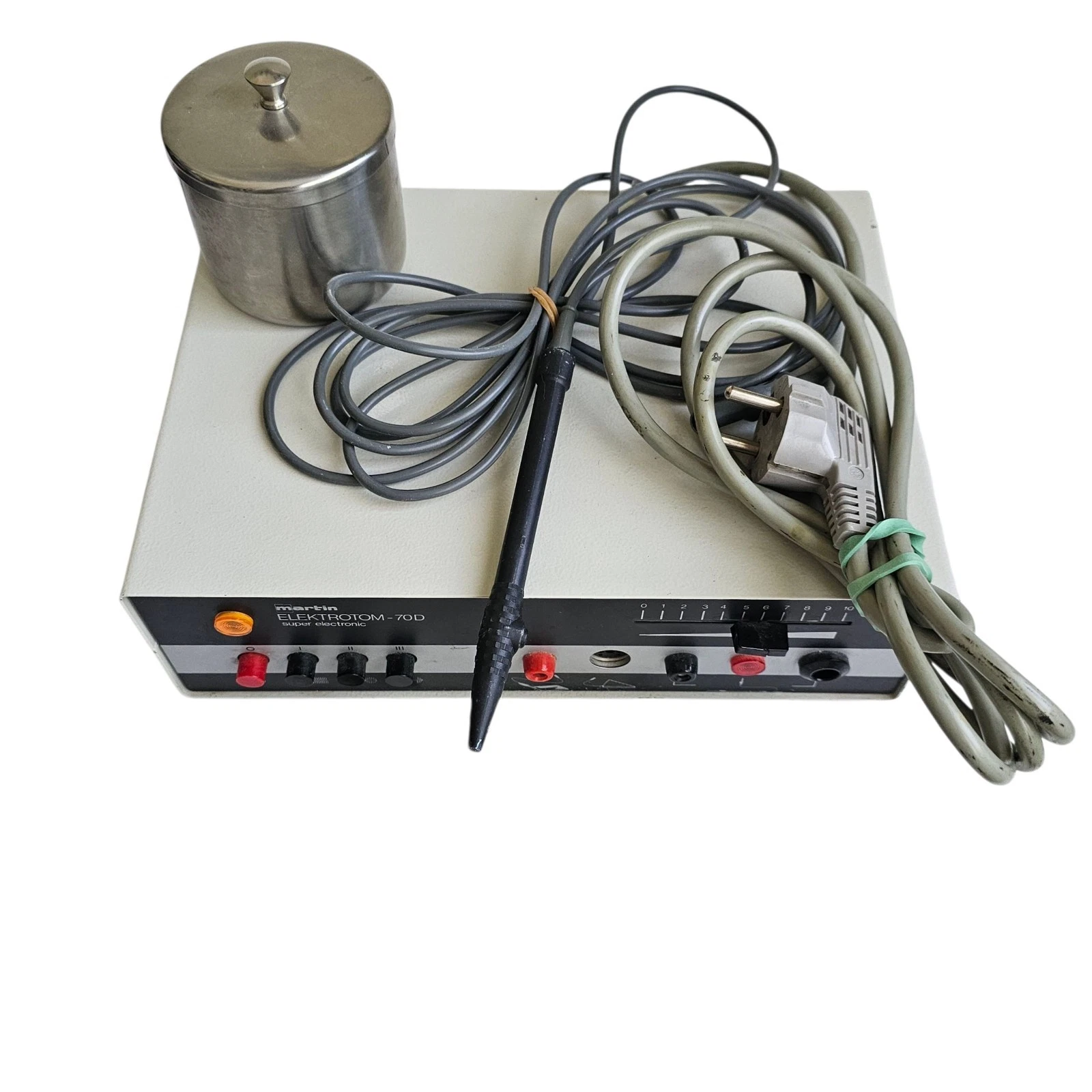 Elektrotom 70-D – Hochfrequenz-Chirurgiegerät z. Elektro-Chirurgie Zahnheilkunde | 327340 Elektrotom 70-D – Hochfrequenz-Chirurgiegerät z. Elektro-Chirurgie Zahnheilkunde | 327340