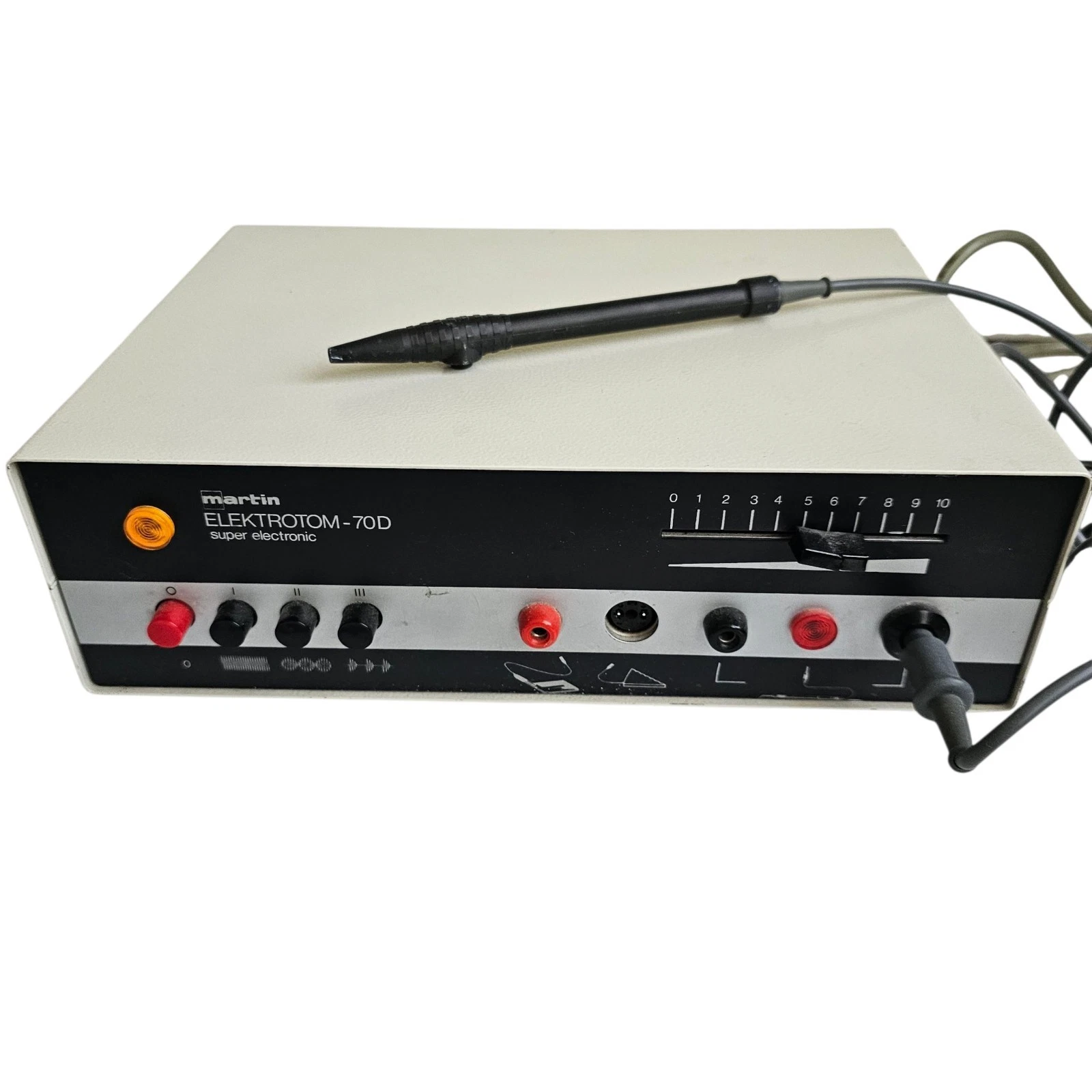 Elektrotom 70-D – Hochfrequenz-Chirurgiegerät z. Elektro-Chirurgie Zahnheilkunde | 327347 Elektrotom 70-D – Hochfrequenz-Chirurgiegerät z. Elektro-Chirurgie Zahnheilkunde | 327347