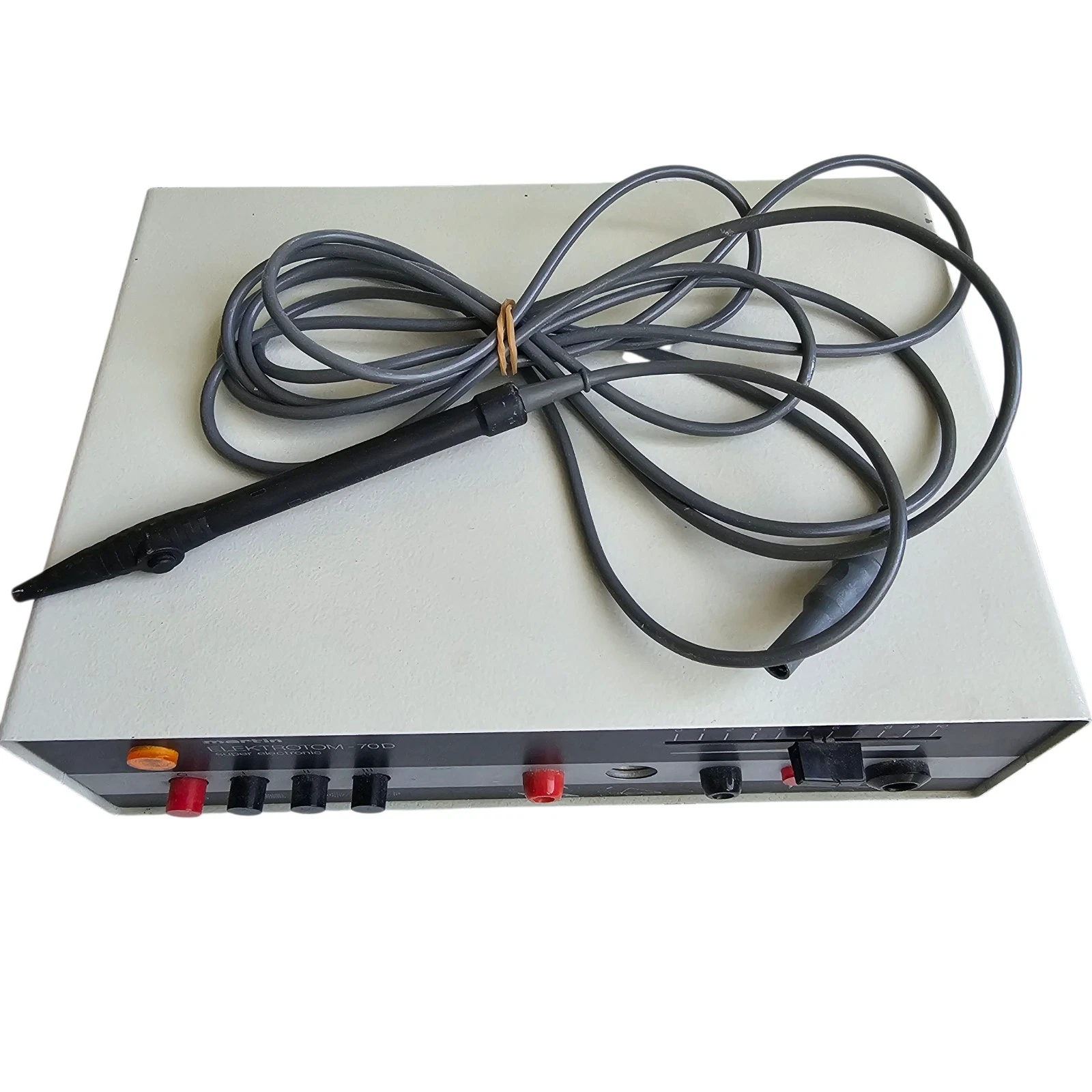 Elektrotom 70-D – Hochfrequenz-Chirurgiegerät z. Elektro-Chirurgie Zahnheilkunde | 327346 Elektrotom 70-D – Hochfrequenz-Chirurgiegerät z. Elektro-Chirurgie Zahnheilkunde | 327346