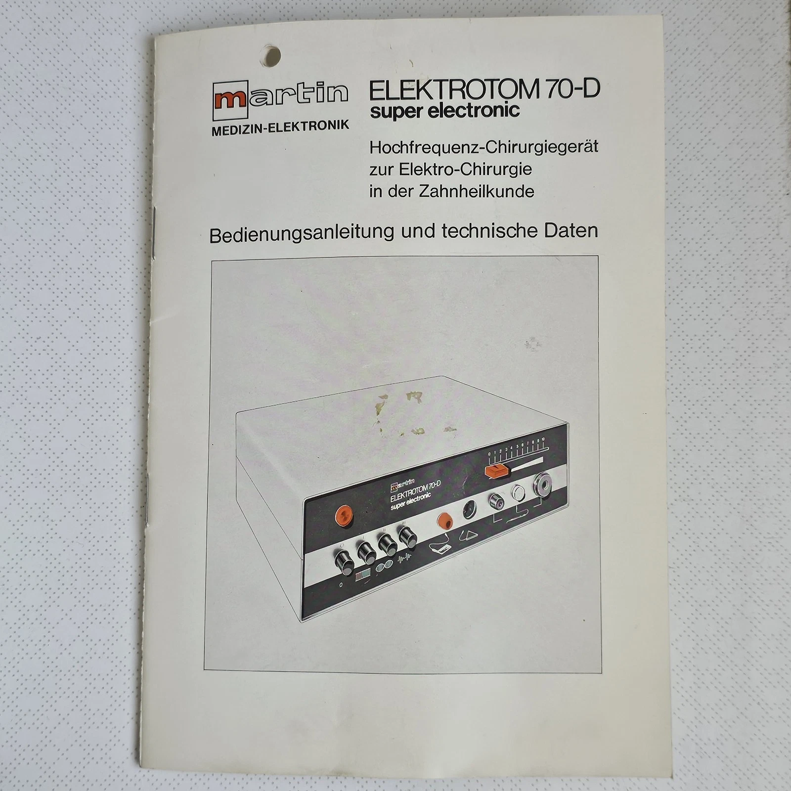 Elektrotom 70-D – Hochfrequenz-Chirurgiegerät z. Elektro-Chirurgie Zahnheilkunde | 327341 Elektrotom 70-D – Hochfrequenz-Chirurgiegerät z. Elektro-Chirurgie Zahnheilkunde | 327341
