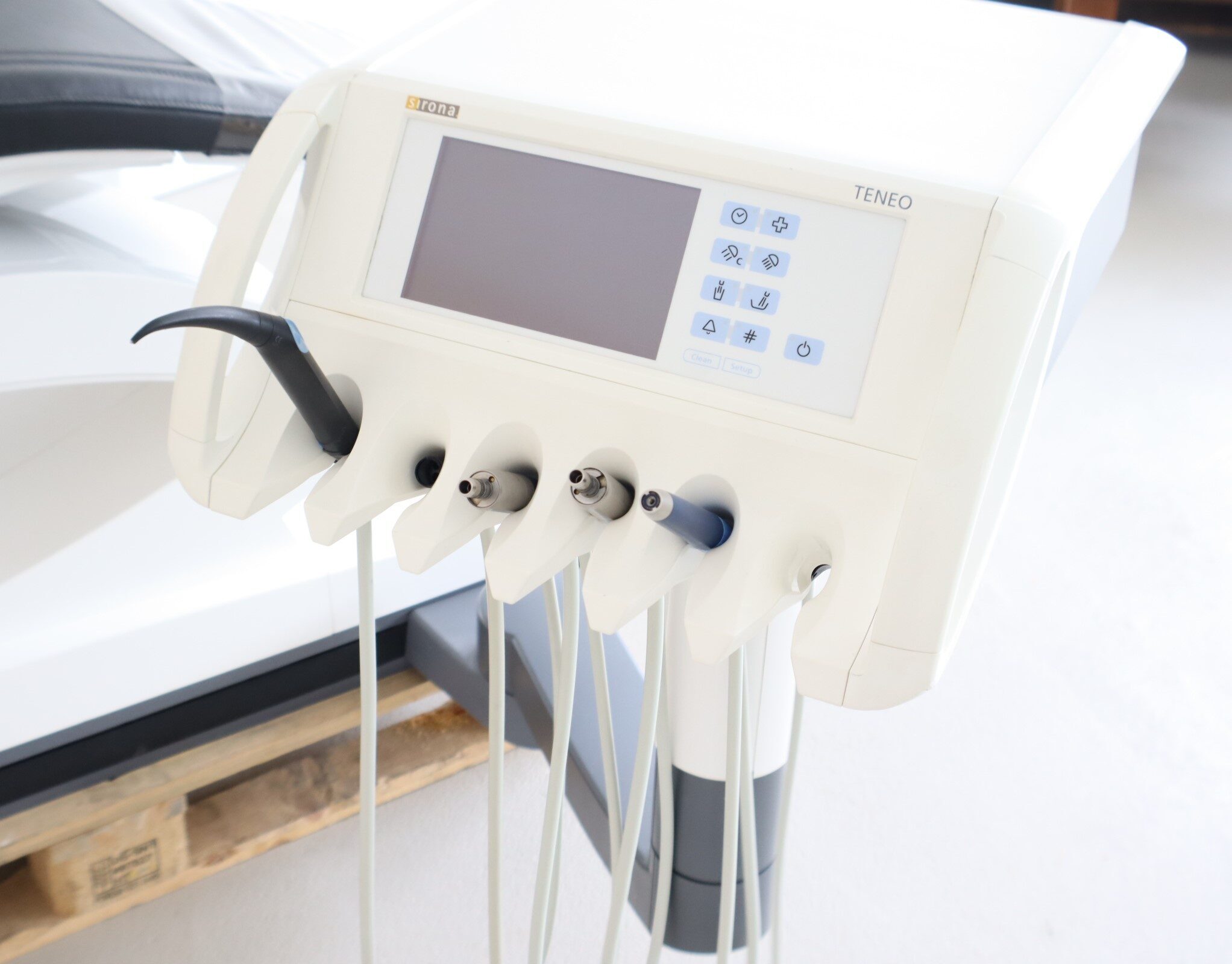 Sirona Teneo Behandlungseinheit BJ 2015 – überholt | 327834 Sirona Teneo Behandlungseinheit BJ 2015 – überholt | 327834