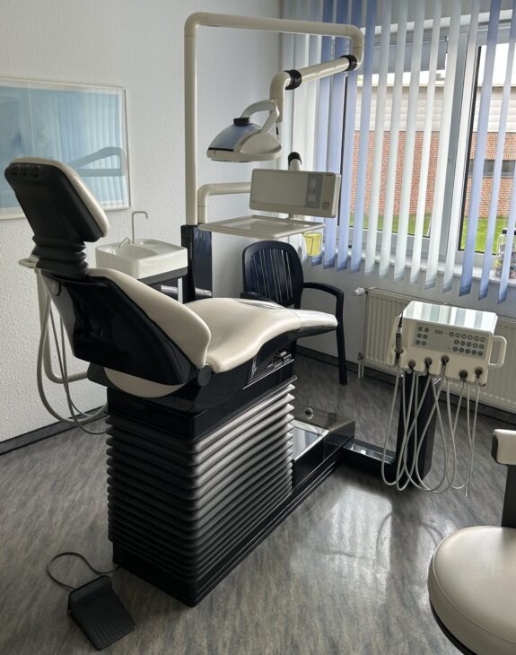 Siemens Sirona M1 Behandlungseinheit gepflegter Zustand aus einer Praxisauflösung | 327081