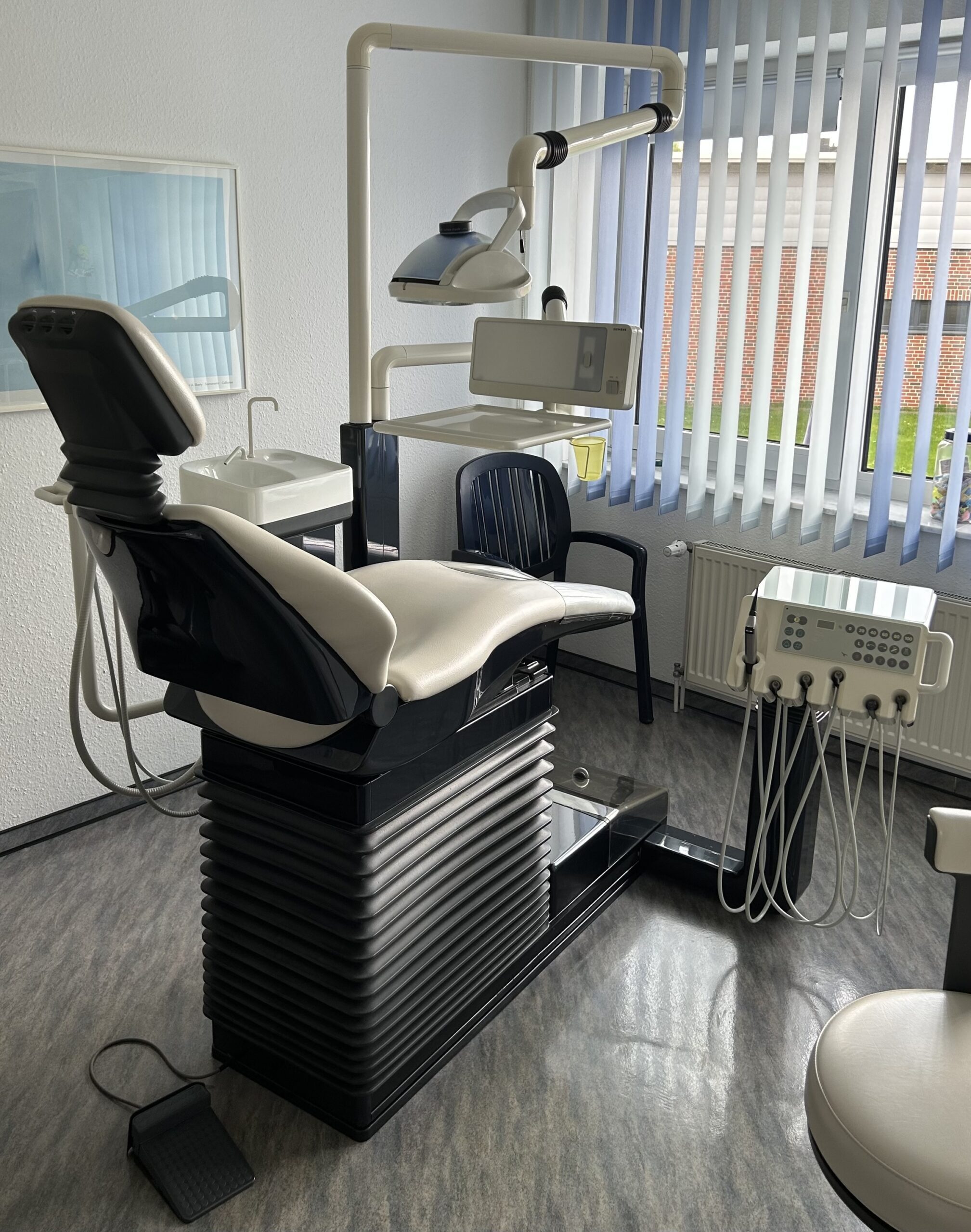 Siemens Sirona M1 Behandlungseinheit gepflegter Zustand aus einer Praxisauflösung | 327081 Siemens Sirona M1 Behandlungseinheit gepflegter Zustand aus einer Praxisauflösung | 327081