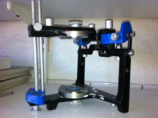 Praxis komplette Einrichtung für ein Behandlungszimmer. In wertschätzende Hände abzugeben. | 325833