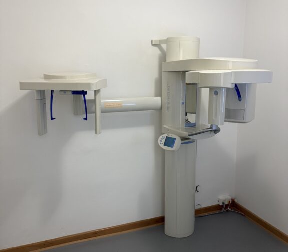 Röntgengerät OPT/OPG und FRS; Orthophos XG Plus DS Ceph (Sirona 2007); D3352 | 327024
