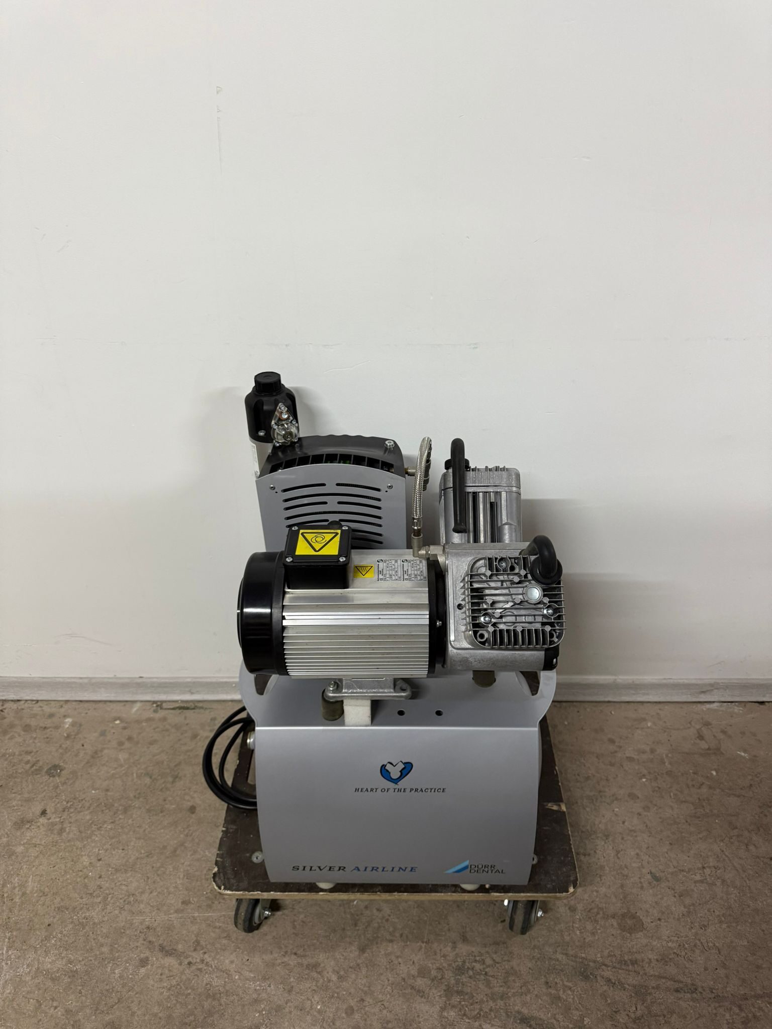 DÜRR Kompressor DUO Typ 5252-51 Silver Airline / Membran Trocknung BJ 2019 400V | 329817 DÜRR Kompressor DUO Typ 5252-51 Silver Airline / Membran Trocknung BJ 2019 400V | 329817