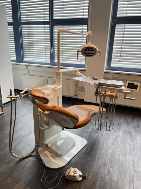 Airel-Quetin K2 NEO.2 Schwinge/Tischgerät mit Tray-Ablage Dental Behandlungseinheit- Neugerät | 329666