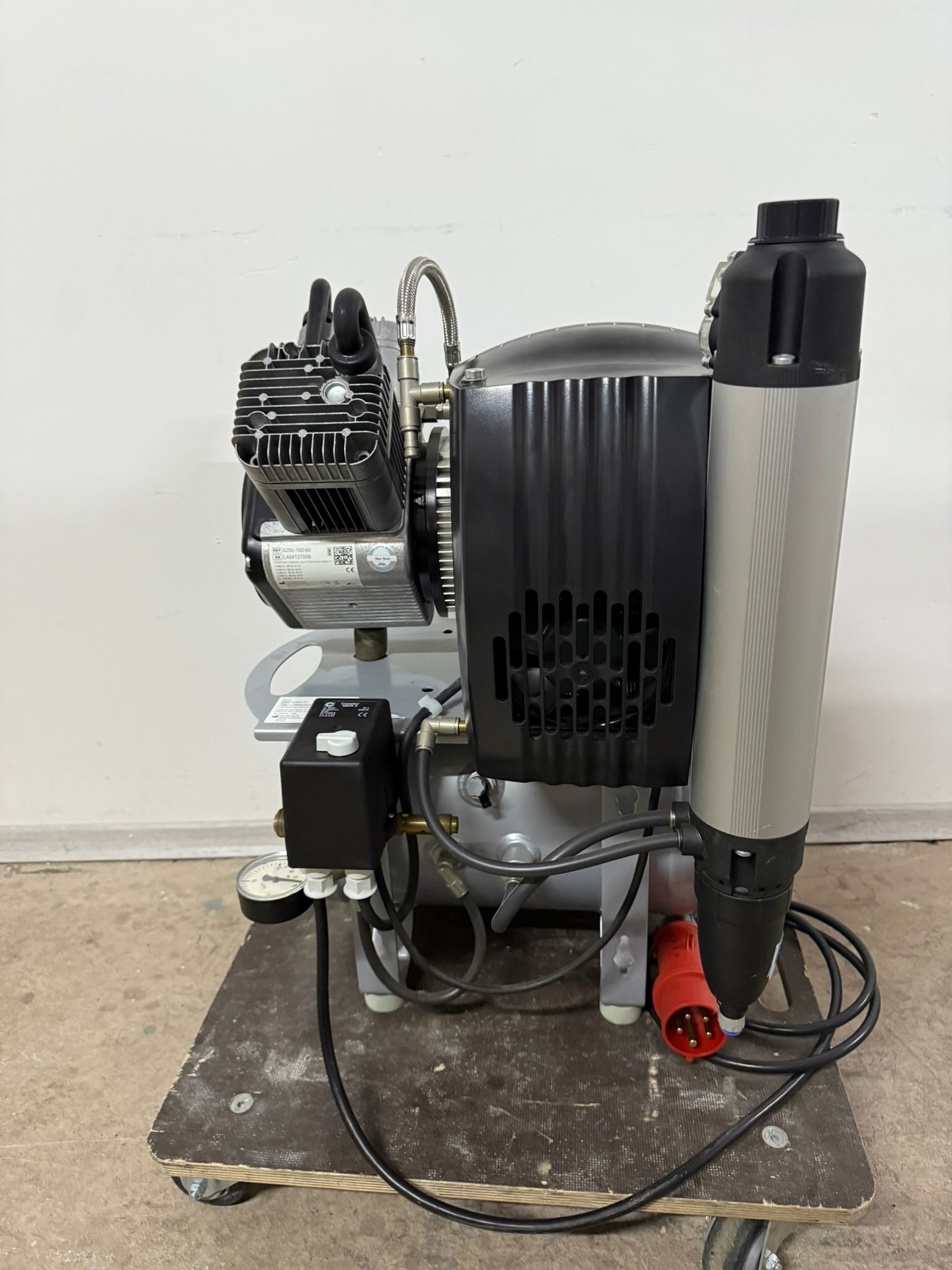 DÜRR Kompressor DUO Typ 5252-51 Silver Airline / Membran Trocknung BJ 2019 400V | 329819 DÜRR Kompressor DUO Typ 5252-51 Silver Airline / Membran Trocknung BJ 2019 400V | 329819