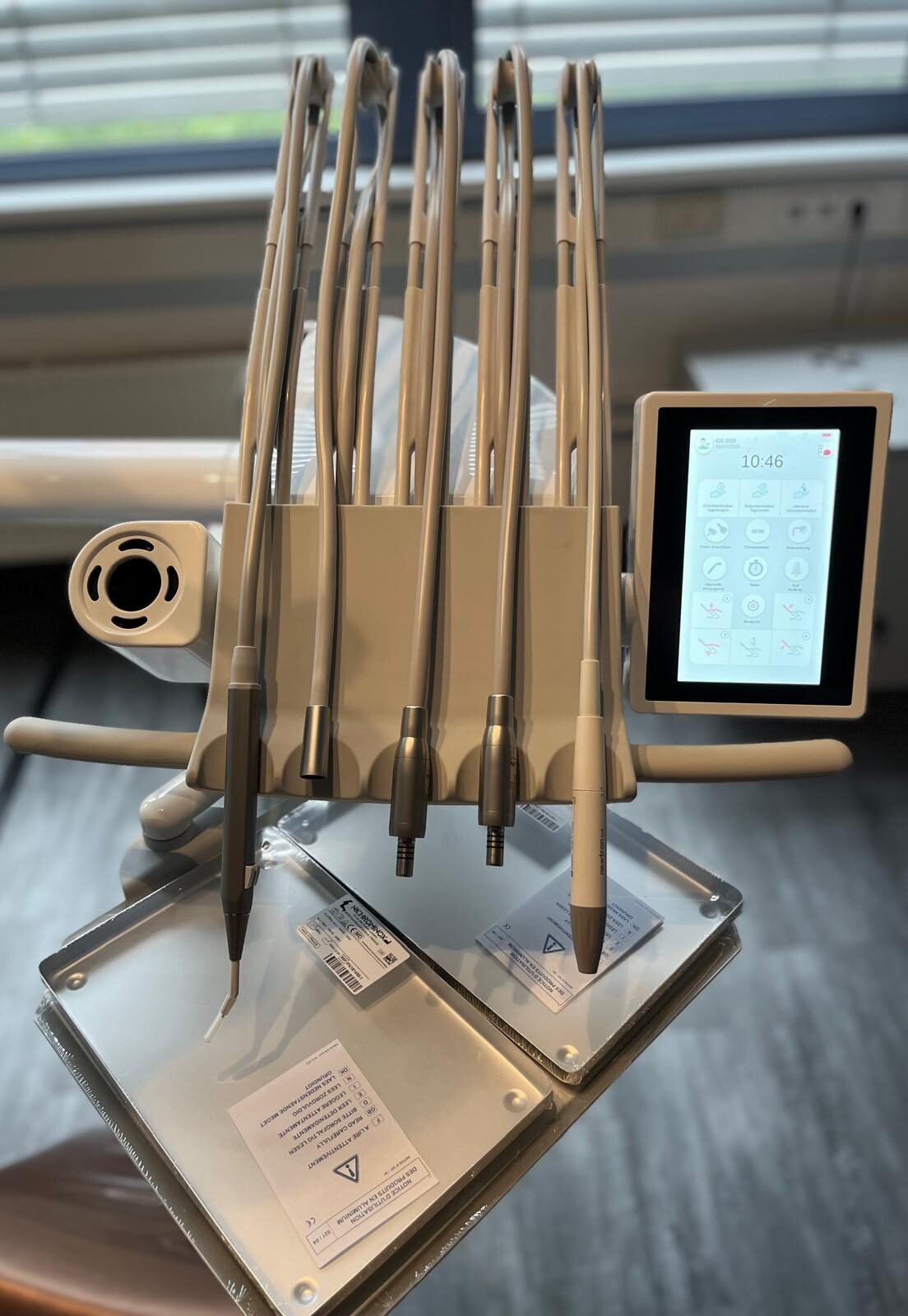 Airel-Quetin K2 Evo.2 Schwenktisch – Dental Behandlungseinheit mit elektrisch bedientem Stuhl und flexiblem Kopfstütze | 329652 Airel-Quetin K2 Evo.2 Schwenktisch – Dental Behandlungseinheit mit elektrisch bedientem Stuhl und flexiblem Kopfstütze | 329652