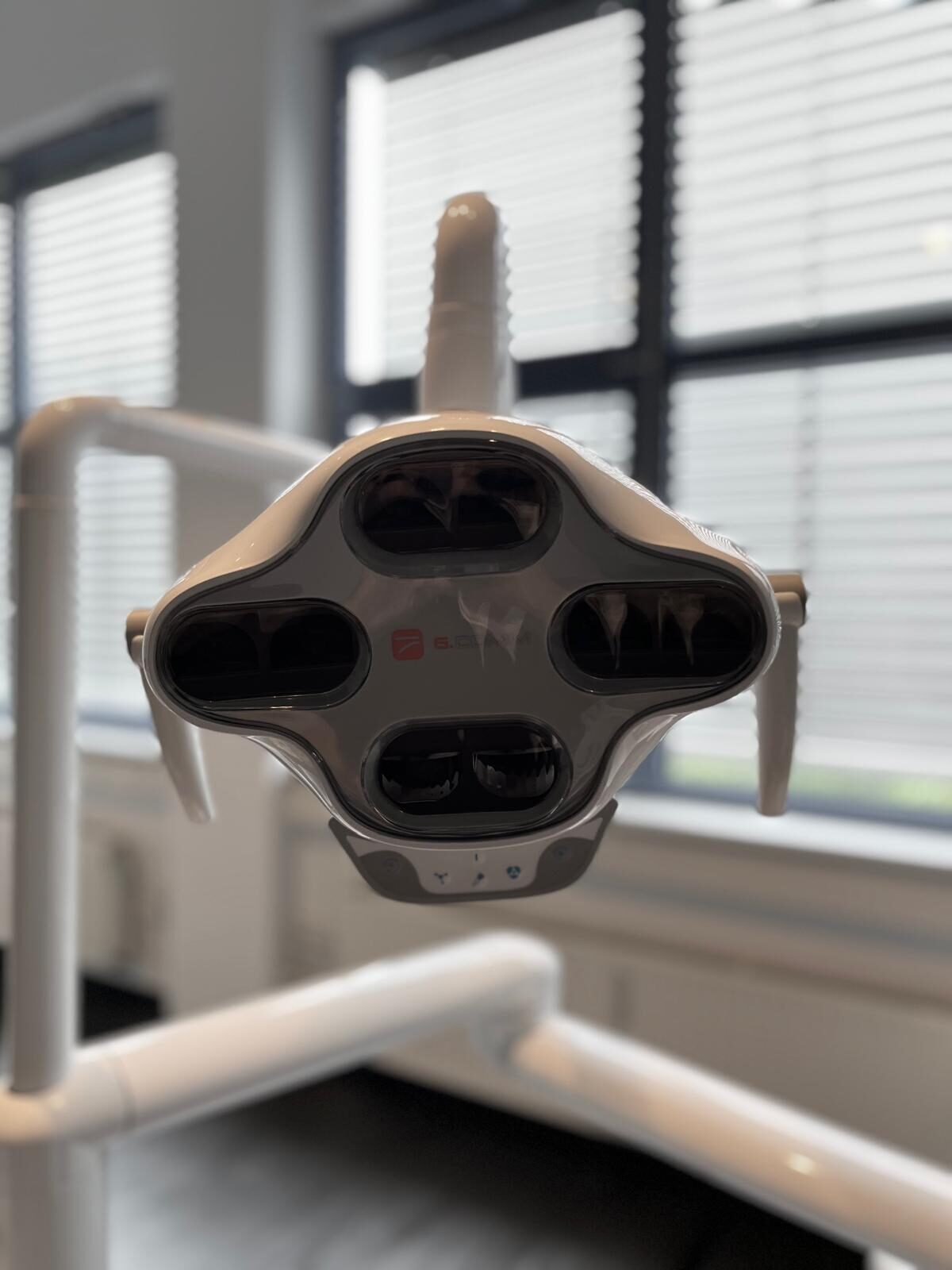Airel-Quetin K2 Evo.2 Schwenktisch – Dental Behandlungseinheit mit elektrisch bedientem Stuhl und flexiblem Kopfstütze | 329653 Airel-Quetin K2 Evo.2 Schwenktisch – Dental Behandlungseinheit mit elektrisch bedientem Stuhl und flexiblem Kopfstütze | 329653