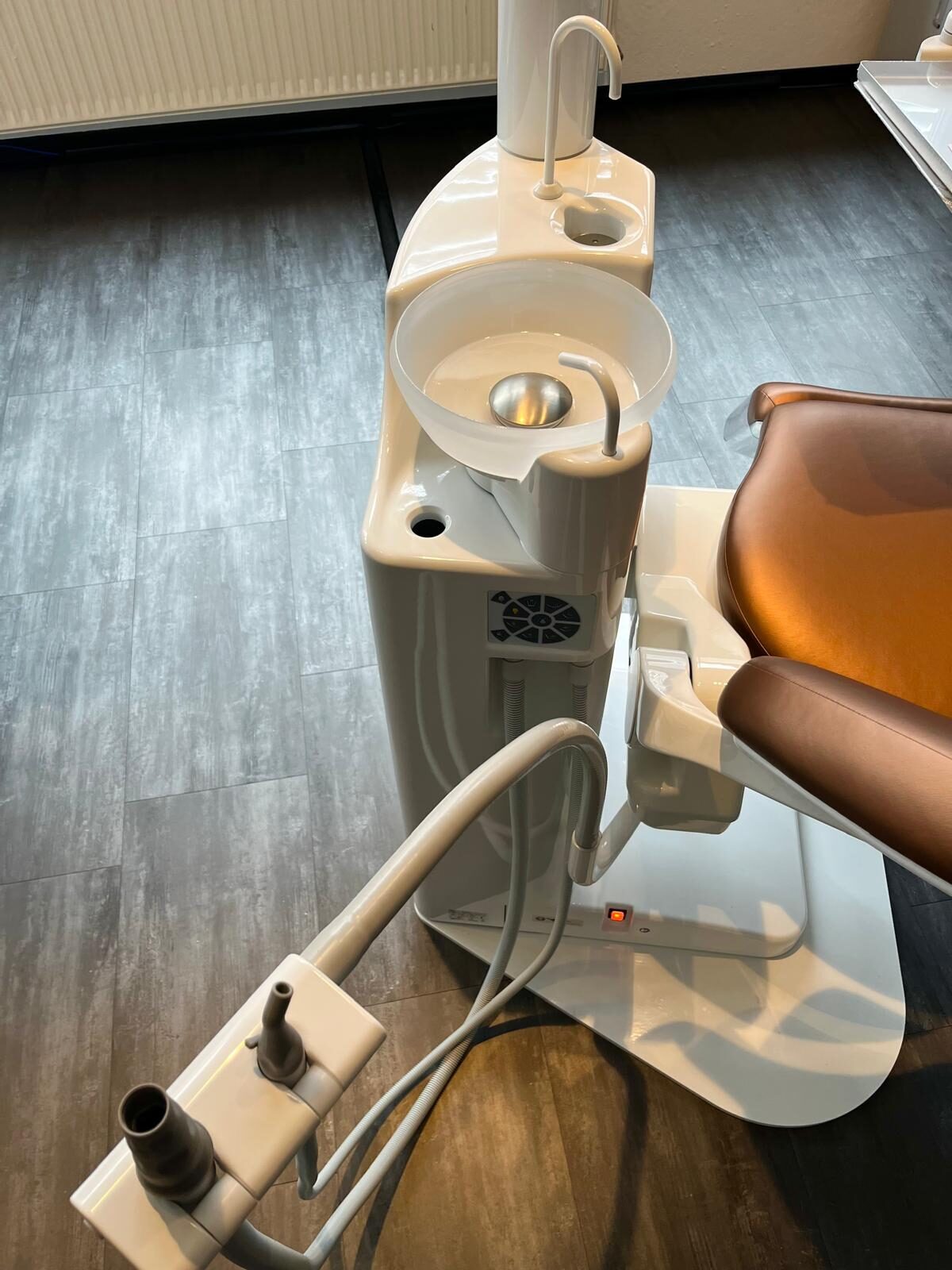 Airel-Quetin K2 Evo.2 Schwenktisch – Dental Behandlungseinheit mit elektrisch bedientem Stuhl und flexiblem Kopfstütze | 329651 Airel-Quetin K2 Evo.2 Schwenktisch – Dental Behandlungseinheit mit elektrisch bedientem Stuhl und flexiblem Kopfstütze | 329651