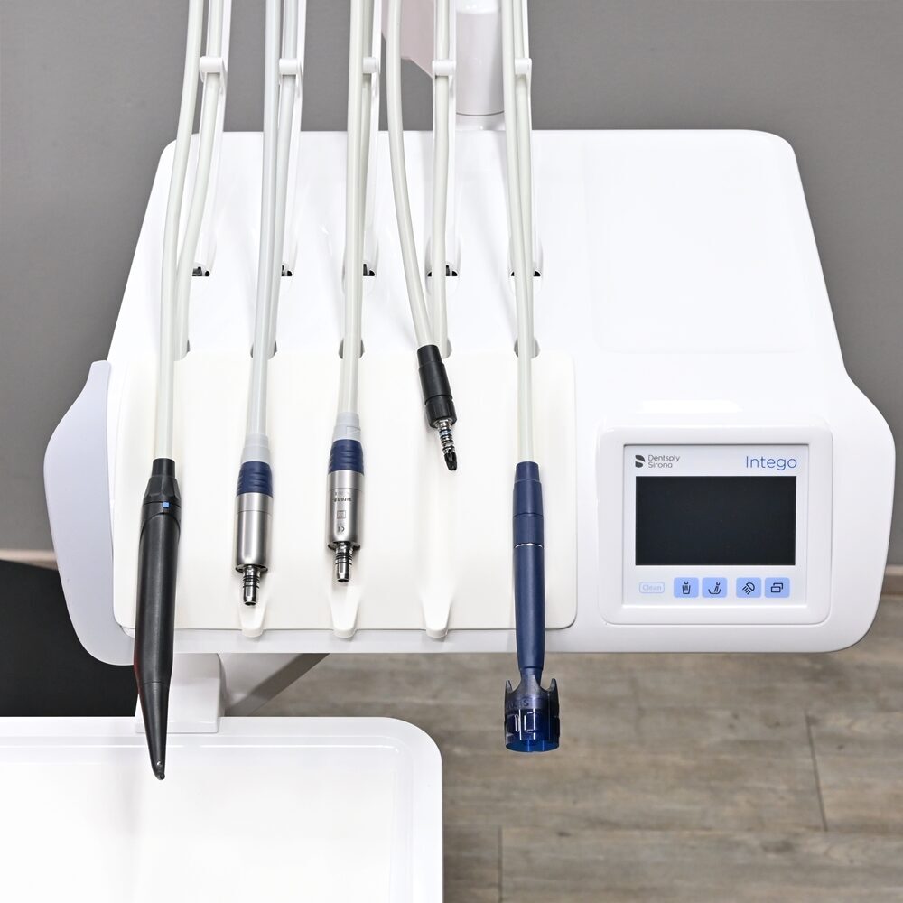 Sirona Intego Pro turn Behandlungseinheit Nassabsaugung Gebraucht & Aufbereitet | 328758 Sirona Intego Pro turn Behandlungseinheit Nassabsaugung Gebraucht & Aufbereitet | 328758