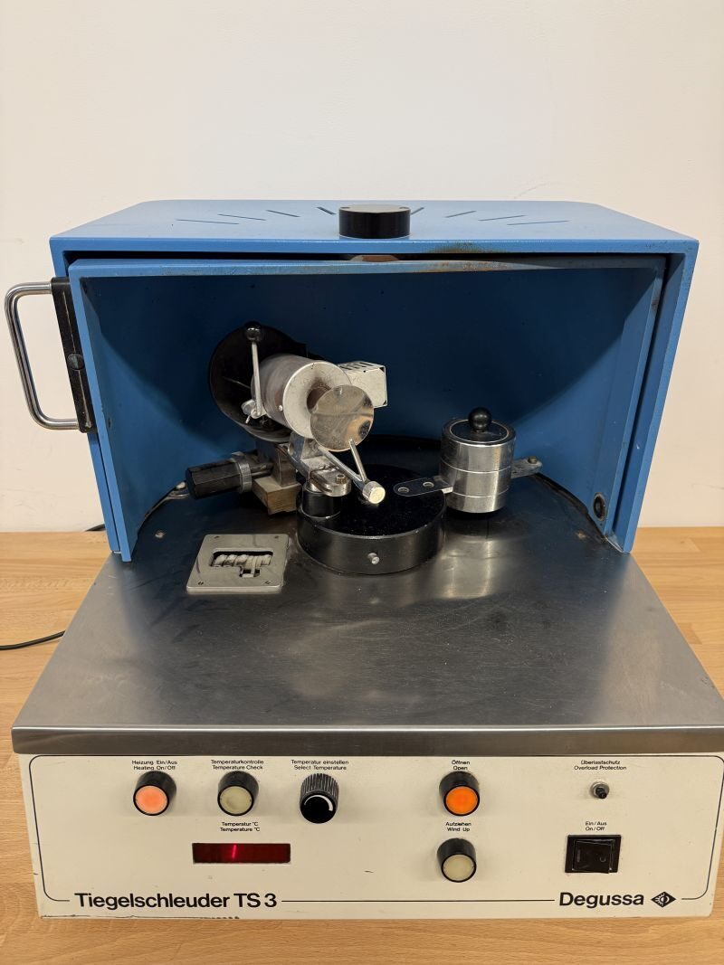 Degussa Tiegelschleuder TS 3 Gieß-Schleuder für Dentallegierungen inkl.Heizung | 329100 Degussa Tiegelschleuder TS 3 Gieß-Schleuder für Dentallegierungen inkl.Heizung | 329100