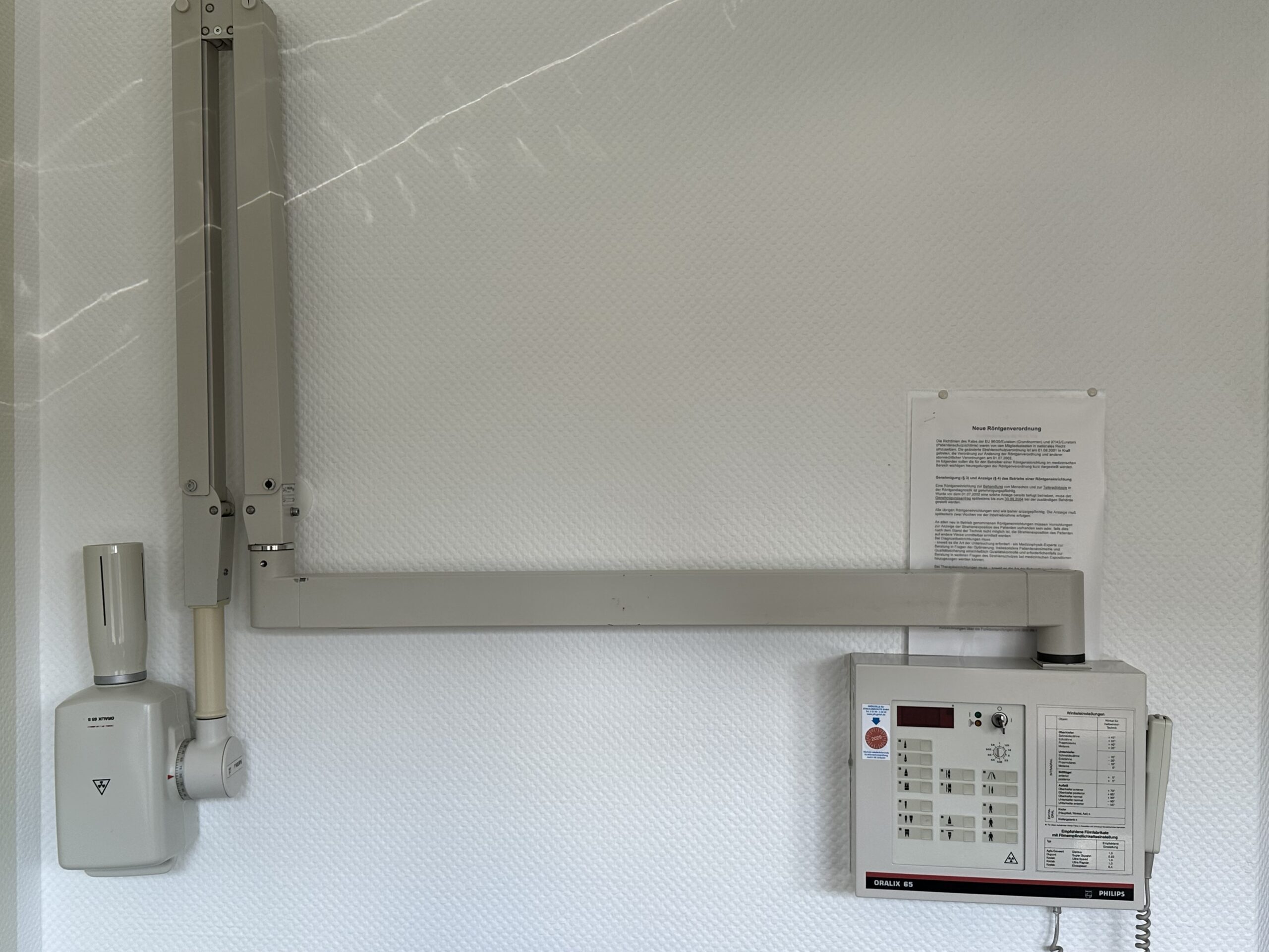 Philips Oralix 65S Kleinröntgengerät mit langem (205cm) Arm/DGUV neu/TÜV bis Januar 2029 | 328979 Philips Oralix 65S Kleinröntgengerät mit langem (205cm) Arm/DGUV neu/TÜV bis Januar 2029 | 328979