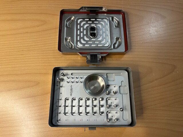 OP-Tray für Alphatech Tube-Line Implantate , 3,4 – 3,8 – 4,3 – 5,0 – 6,0 – 7,0mm ohne Universalratsche | 328965 OP-Tray für Alphatech Tube-Line Implantate , 3,4 – 3,8 – 4,3 – 5,0 – 6,0 – 7,0mm ohne Universalratsche | 328965