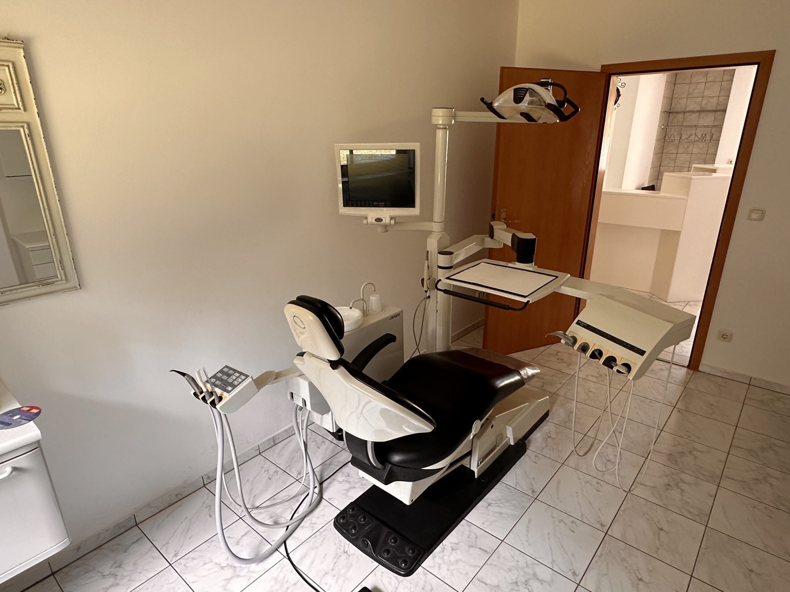 Ultradent Behandlungseinheiten (3 Stück vorhanden) | 329008 Ultradent Behandlungseinheiten (3 Stück vorhanden) | 329008