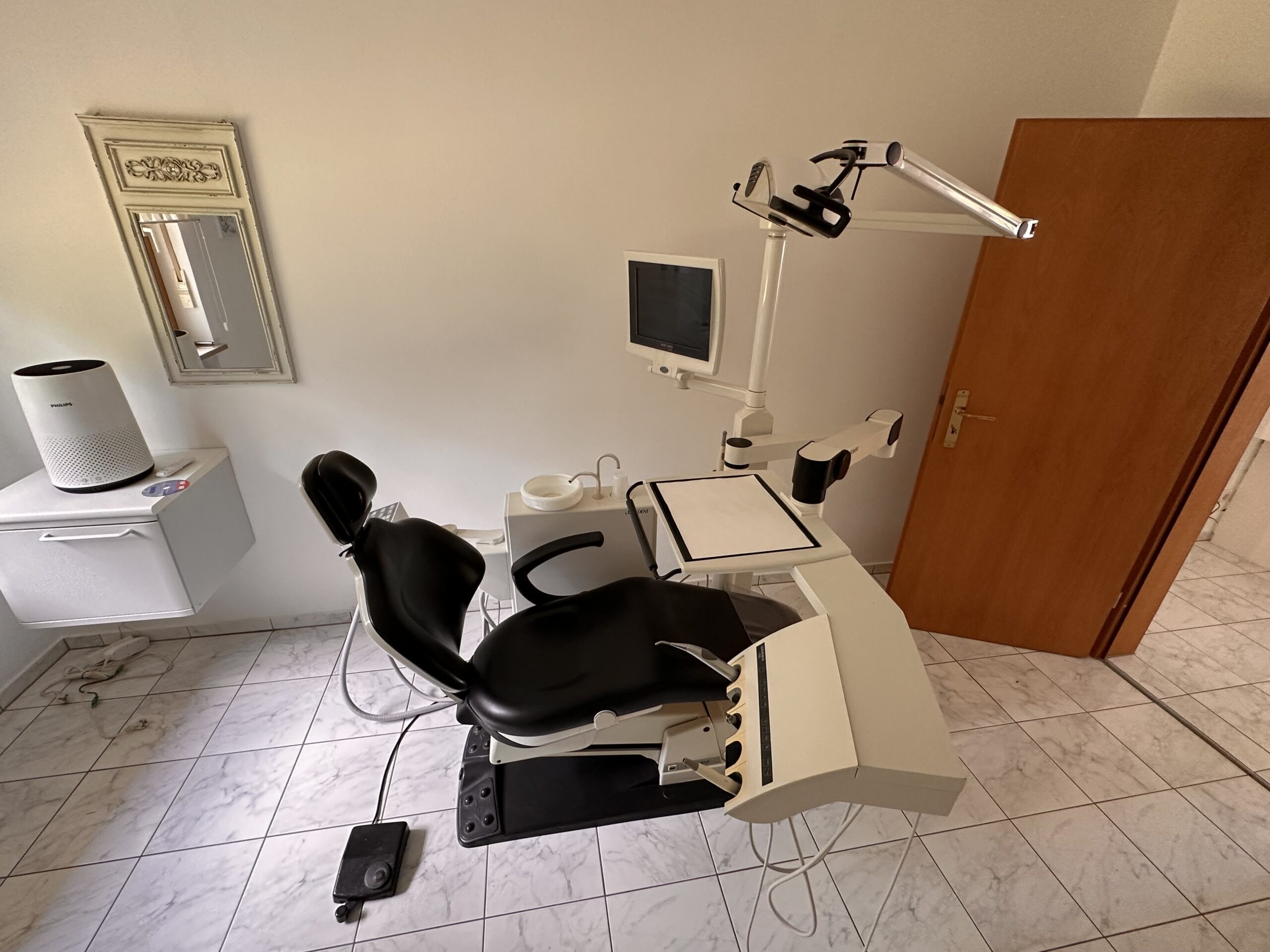 Ultradent Behandlungseinheiten (3 Stück vorhanden) | 329007 Ultradent Behandlungseinheiten (3 Stück vorhanden) | 329007