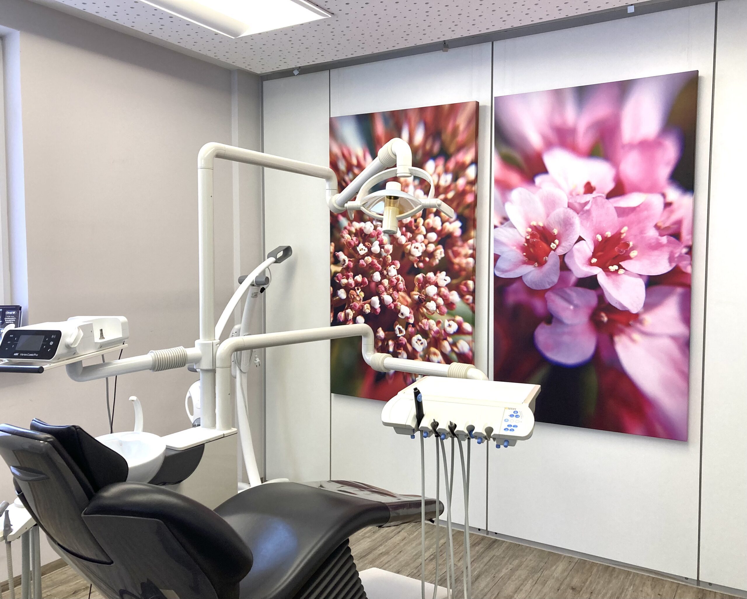 Behandlungseinheit Sirona C8+ mit exklusivem Trayschwenkarm | 328180 Behandlungseinheit Sirona C8+ mit exklusivem Trayschwenkarm | 328180