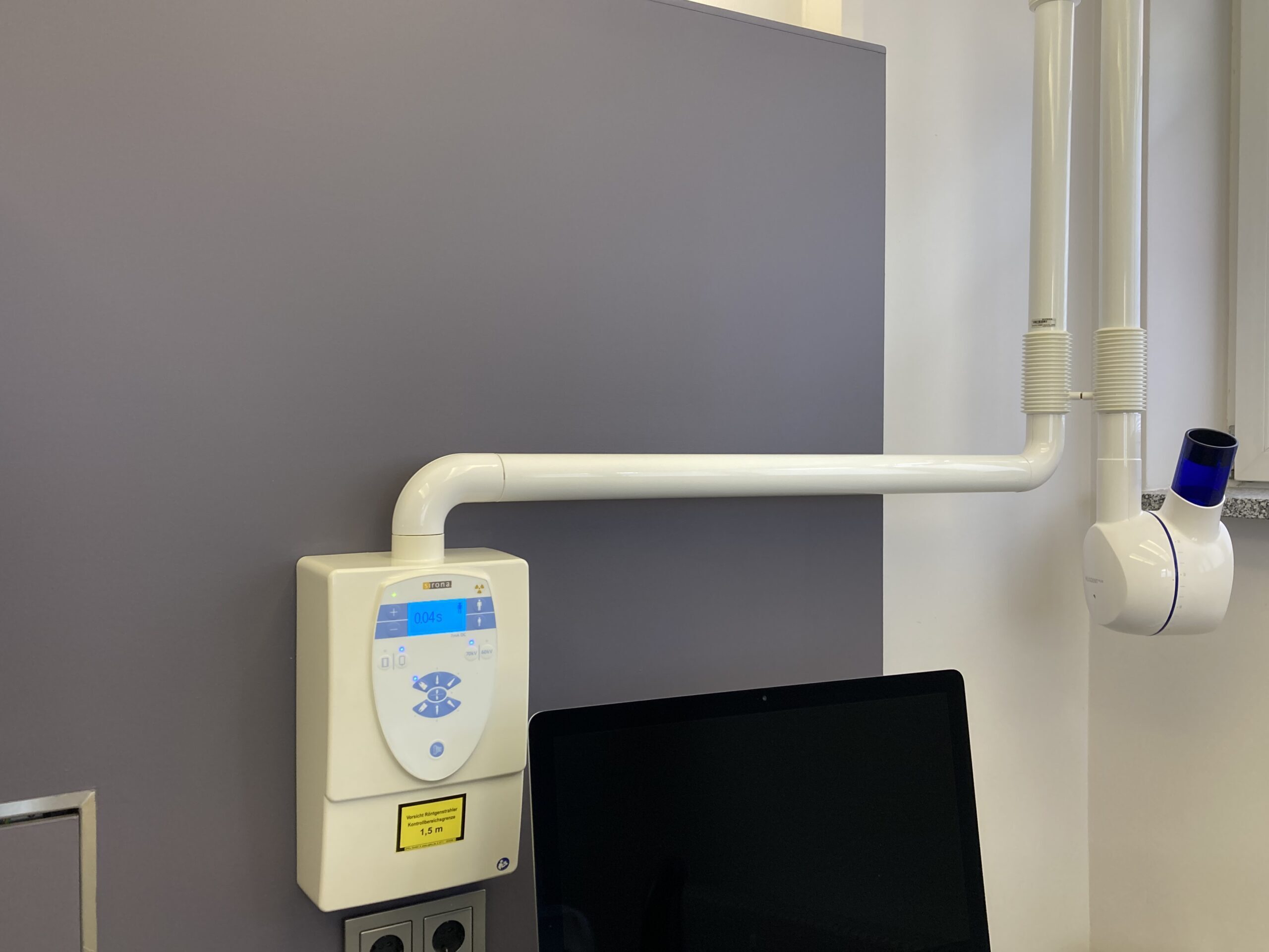 Sirona Orthophos XG Plus DS + 2x Heliodent Plus für digitales Röntgen als Komplettset inkl. Software Lizenz | 327999 Sirona Orthophos XG Plus DS + 2x Heliodent Plus für digitales Röntgen als Komplettset inkl. Software Lizenz | 327999