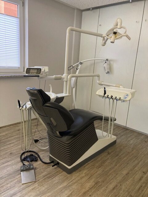 Behandlungseinheit Sirona C8+ mit exklusivem Trayschwenkarm | 328182 Behandlungseinheit Sirona C8+ mit exklusivem Trayschwenkarm | 328182