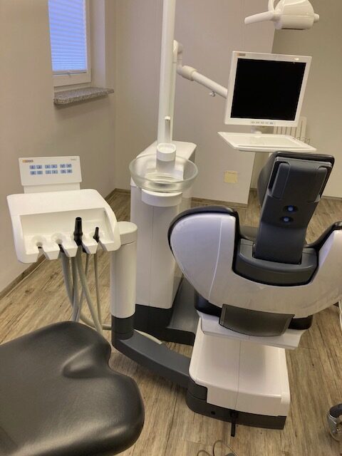 Behandlungseinheit Sirona Teneo mit LED- View top gepflegt | 328177 Behandlungseinheit Sirona Teneo mit LED- View top gepflegt | 328177