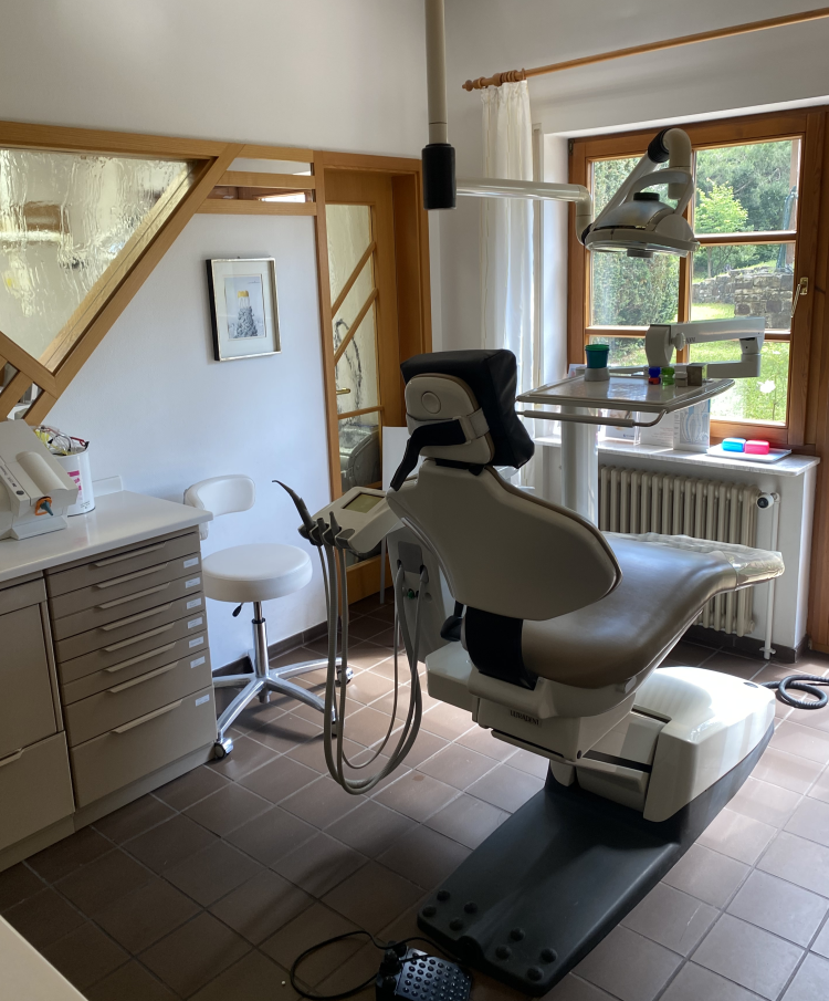 2 gut erhaltene Ultradent-Einheiten inkl. U740 | 329044 2 gut erhaltene Ultradent-Einheiten inkl. U740 | 329044