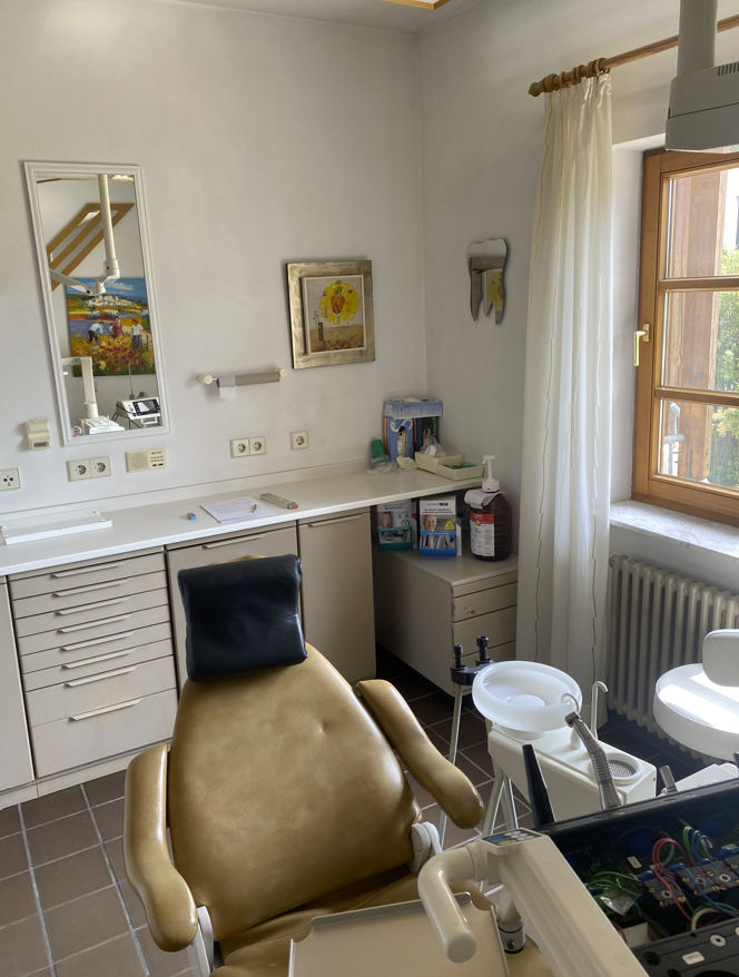 Patientenstuhl kostenfrei Heka Dental Unic 5 | 329076 Patientenstuhl kostenfrei Heka Dental Unic 5 | 329076