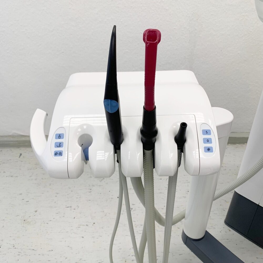 Sirona Sinius Behandlungseinheit mit Trockenabsaugung Baujahr 2016 | 328615 Sirona Sinius Behandlungseinheit mit Trockenabsaugung Baujahr 2016 | 328615