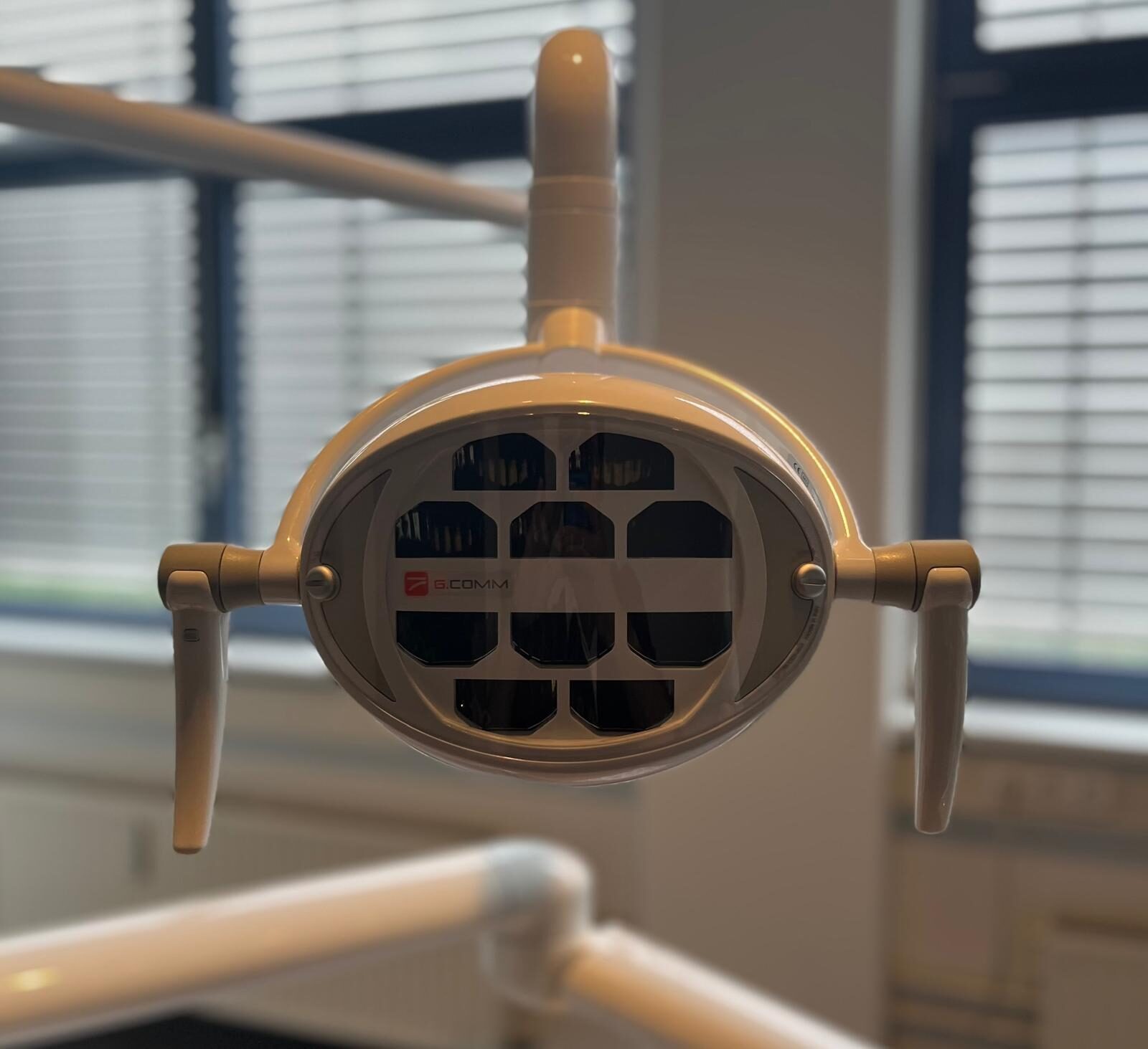 Airel-Quetin K2 NEO.2 Schwinge/Tischgerät mit Tray-Ablage Dental Behandlungseinheit- Neugerät | 329673 Airel-Quetin K2 NEO.2 Schwinge/Tischgerät mit Tray-Ablage Dental Behandlungseinheit- Neugerät | 329673