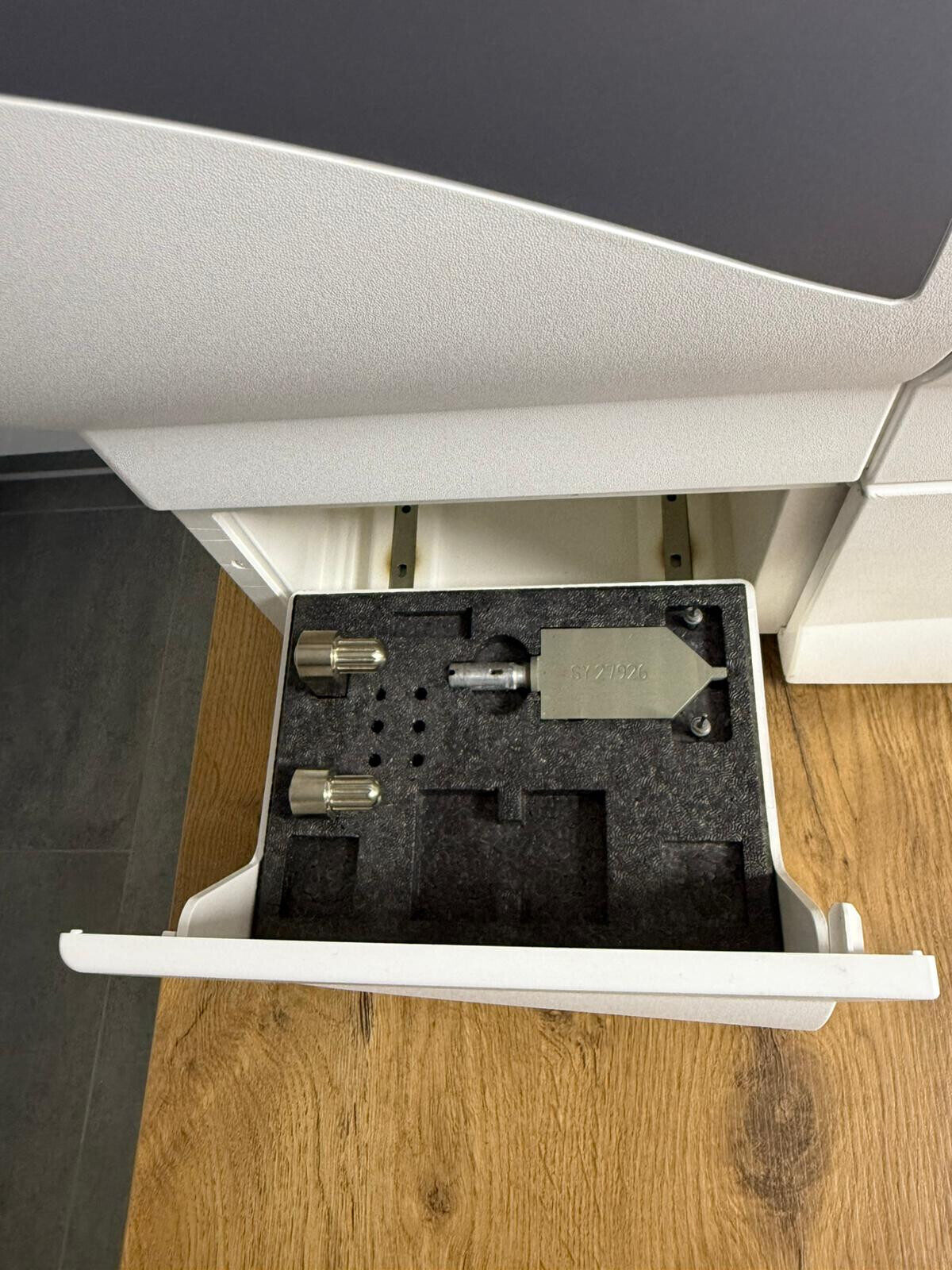 Sirona CEREC MC XL Premium Package Schleifeinheit mit Absaugung | 329582 Sirona CEREC MC XL Premium Package Schleifeinheit mit Absaugung | 329582
