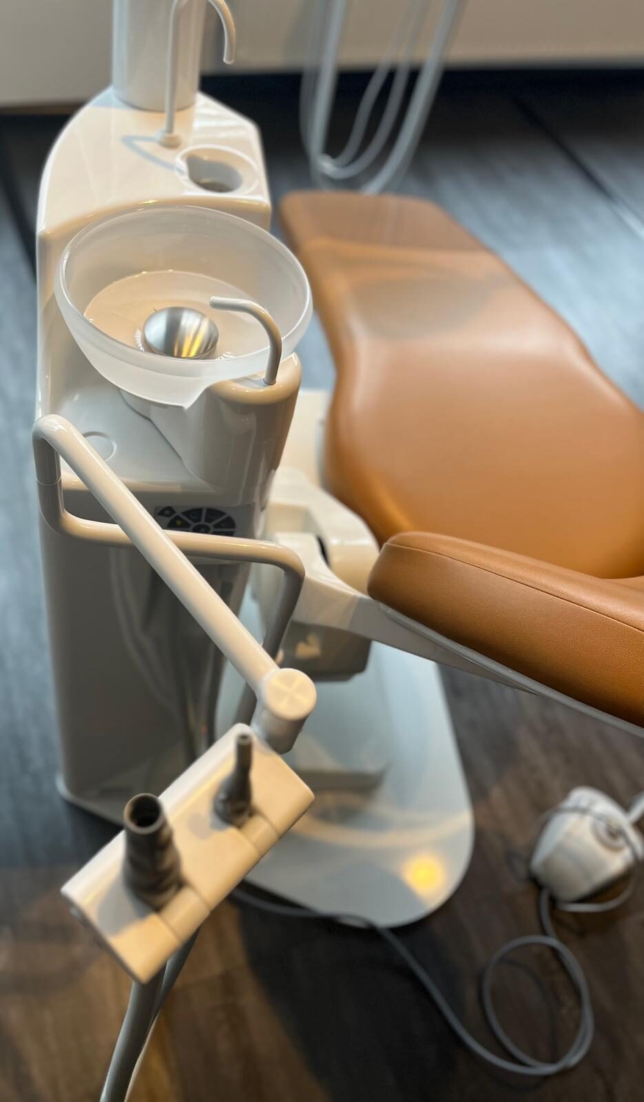 Airel-Quetin K2 NEO.2 Schwinge/Tischgerät mit Tray-Ablage Dental Behandlungseinheit- Neugerät | 329670 Airel-Quetin K2 NEO.2 Schwinge/Tischgerät mit Tray-Ablage Dental Behandlungseinheit- Neugerät | 329670