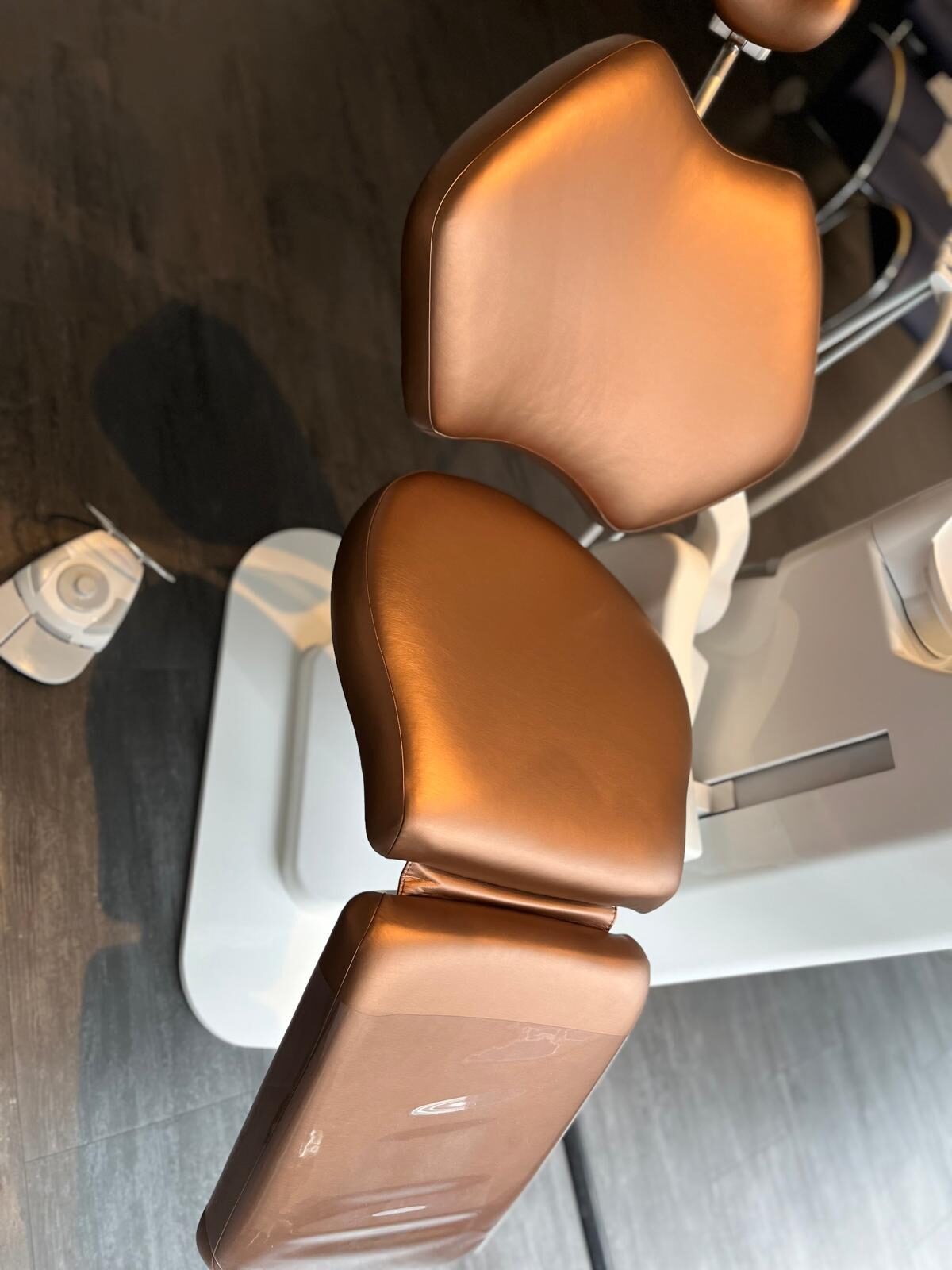 Airel-Quetin K2 Evo.2 Schwenktisch – Dental Behandlungseinheit mit elektrisch bedientem Stuhl und flexiblem Kopfstütze | 329654 Airel-Quetin K2 Evo.2 Schwenktisch – Dental Behandlungseinheit mit elektrisch bedientem Stuhl und flexiblem Kopfstütze | 329654
