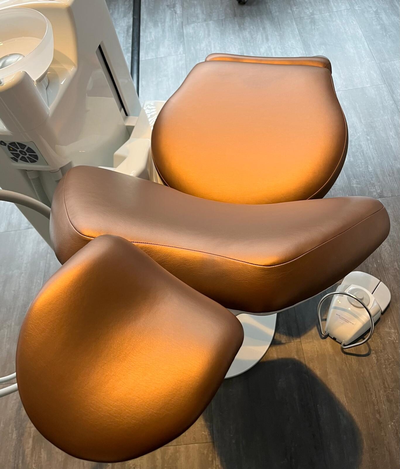 Airel-Quetin K2 Evo.2 Schwenktisch – Dental Behandlungseinheit mit elektrisch bedientem Stuhl und flexiblem Kopfstütze | 329649 Airel-Quetin K2 Evo.2 Schwenktisch – Dental Behandlungseinheit mit elektrisch bedientem Stuhl und flexiblem Kopfstütze | 329649