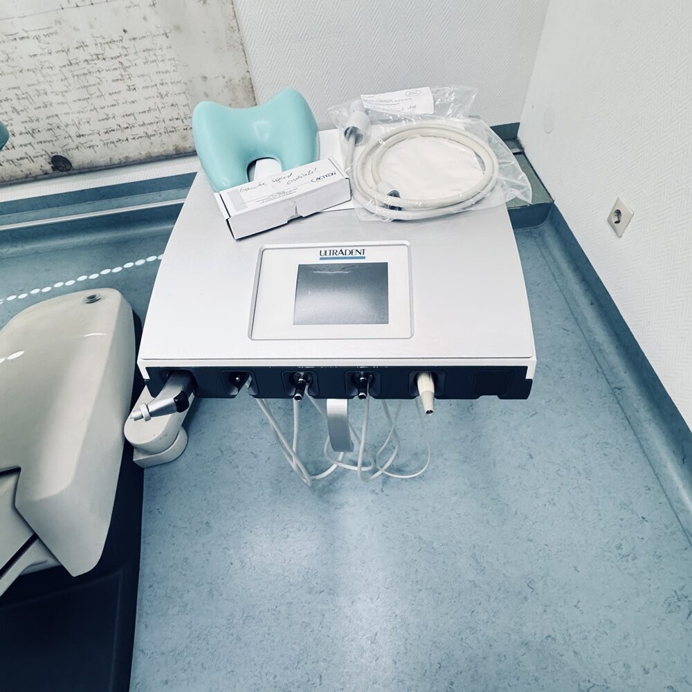 Ultradent U5000 Behandlungseinheit mit Trockenabsaugung | 331332 Ultradent U5000 Behandlungseinheit mit Trockenabsaugung | 331332