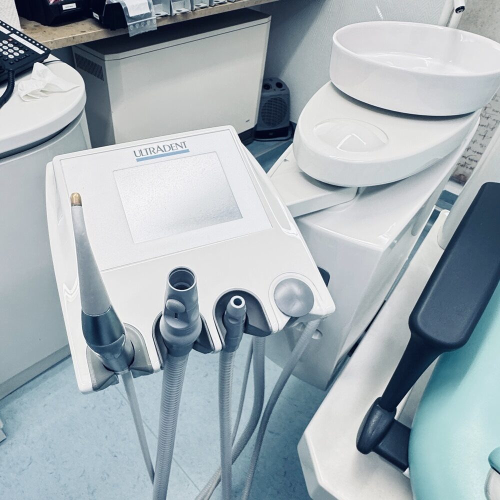 Ultradent U5000 Behandlungseinheit mit Trockenabsaugung | 331333 Ultradent U5000 Behandlungseinheit mit Trockenabsaugung | 331333